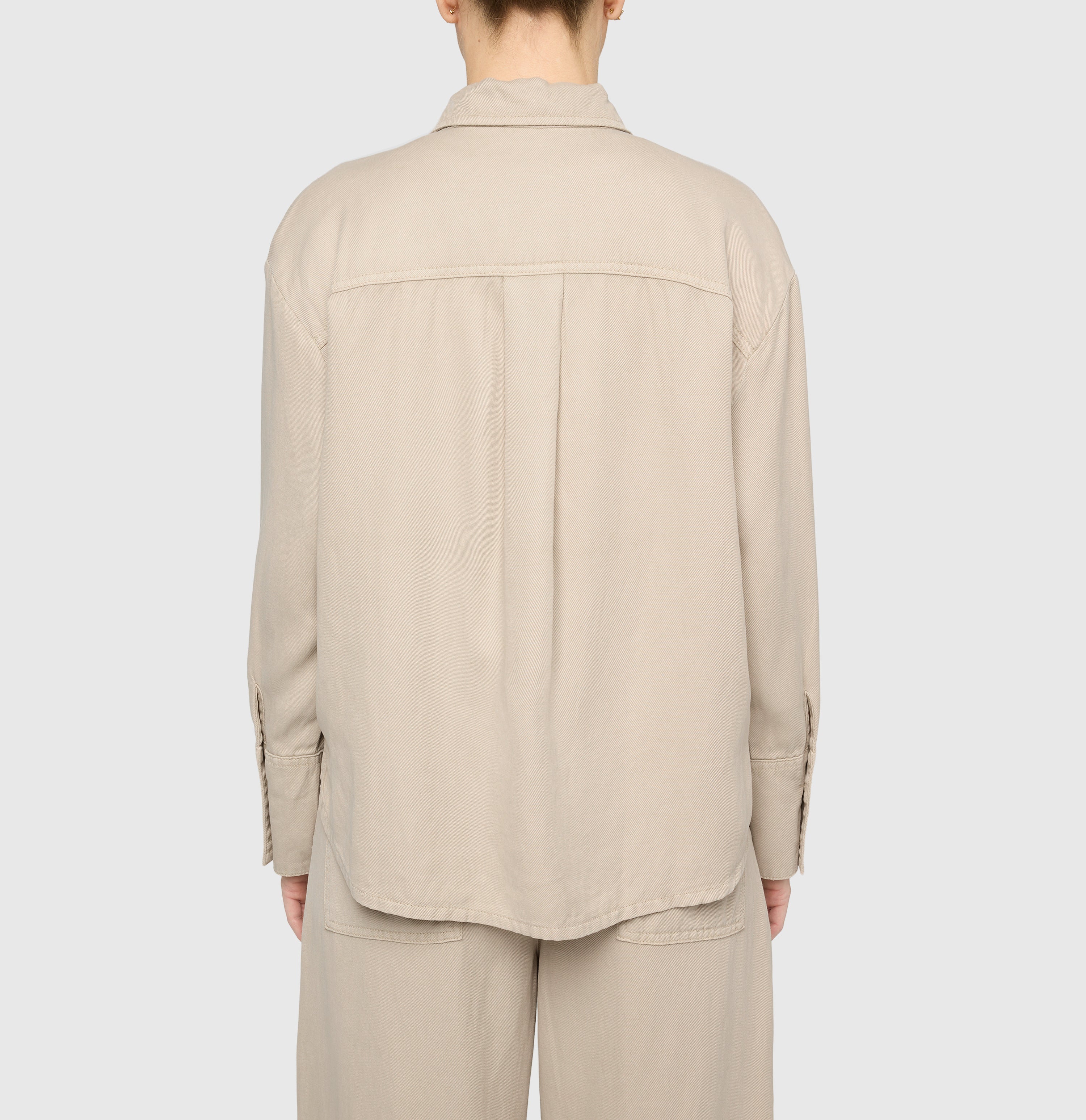 Shirt in a linen-lyocell-cotton blend. | OVER SHIRT 2.3 | ivory PPT | Back view of model