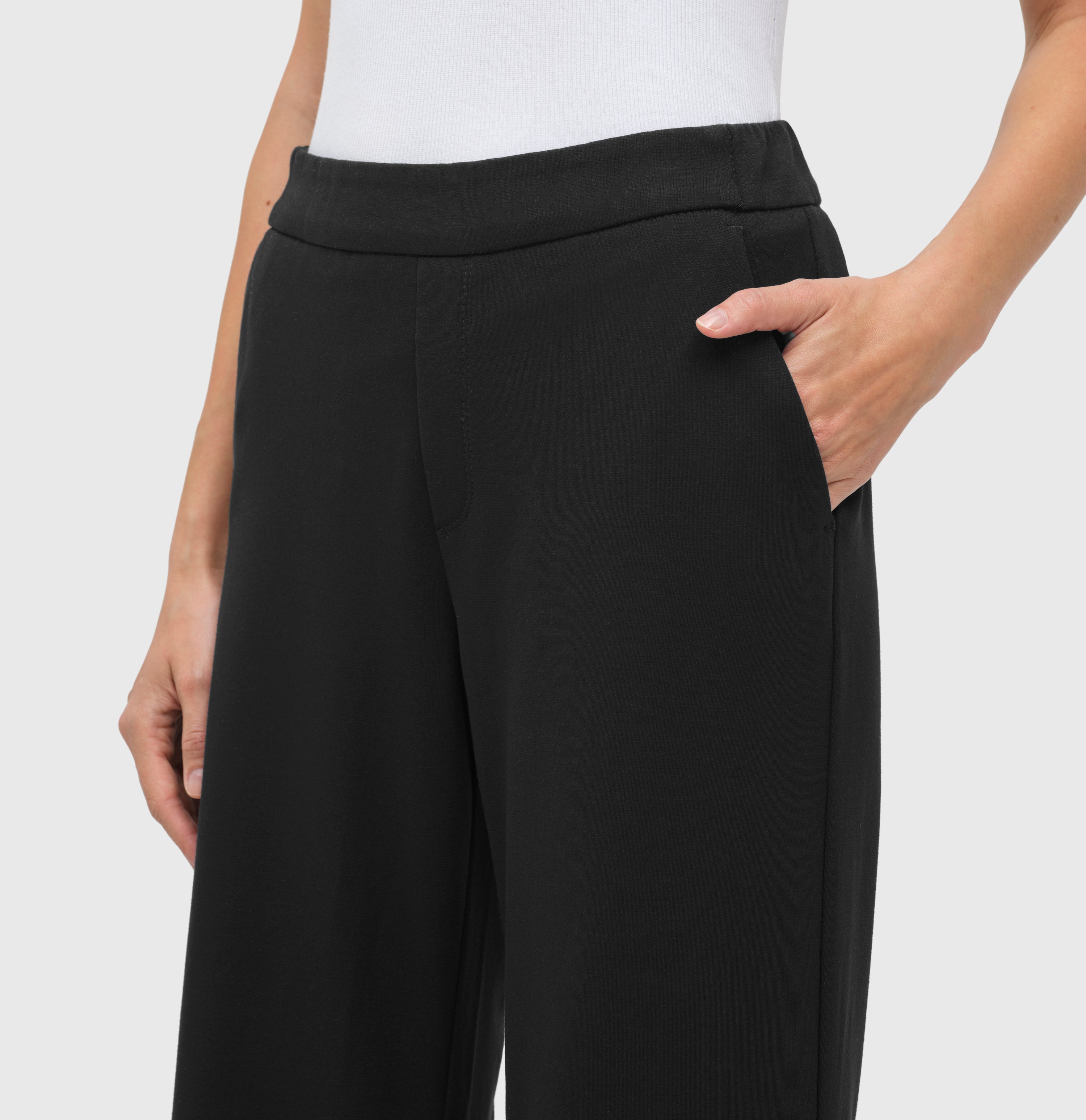 Wide fit made from light jersey. | CHIARA | black | Detailed view 2 of model