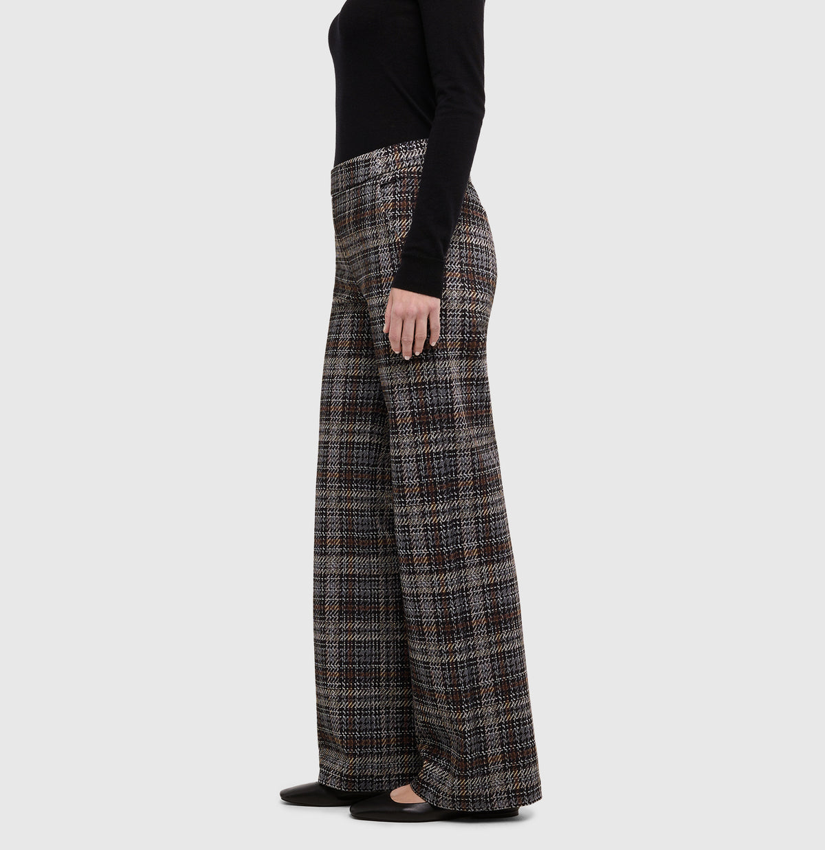 | CHIARA | middle grey check | Side view of model