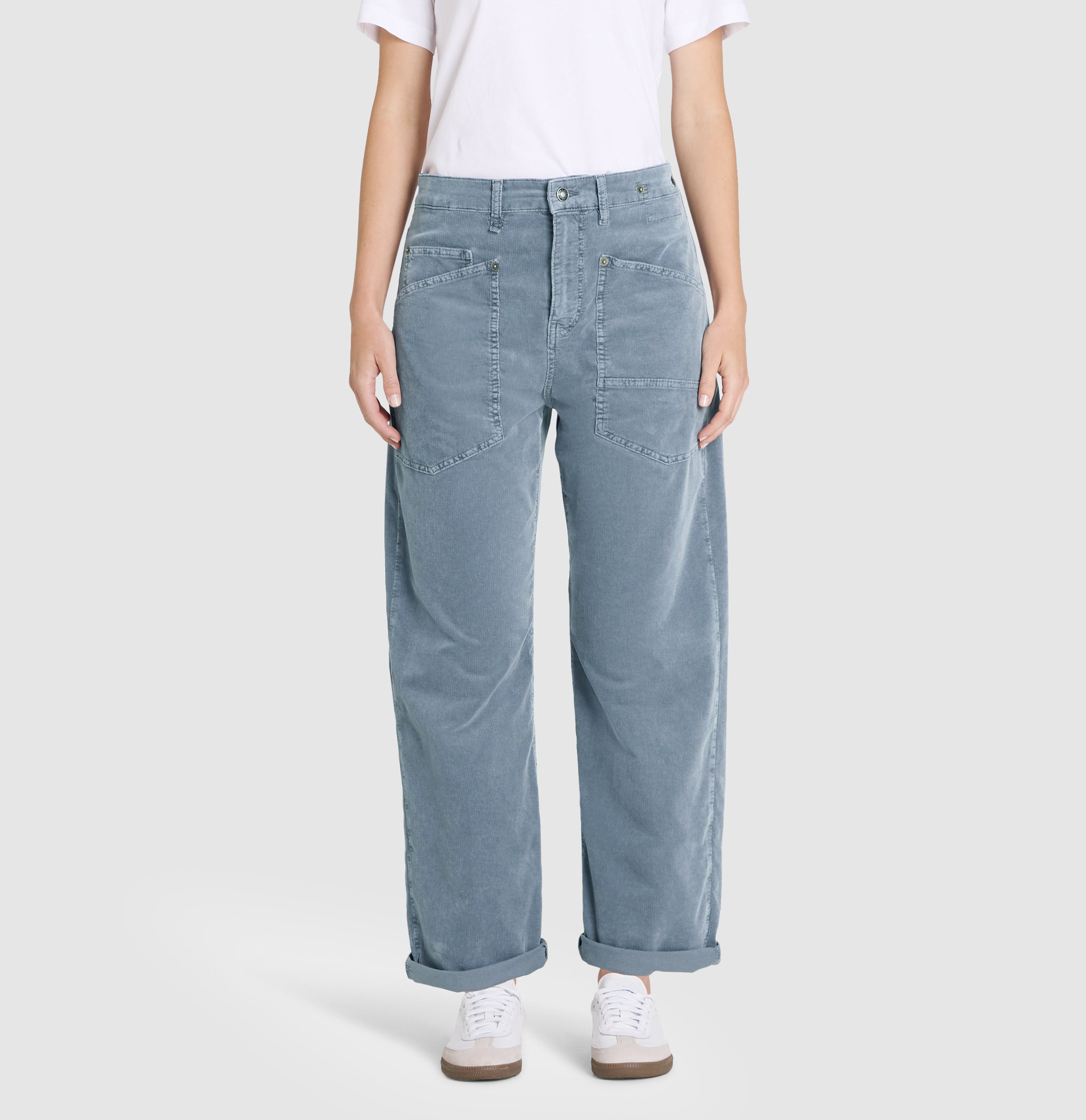 Baggy trousers made of soft baby corduroy. | BAGGY straight | grisaille | Front view of model