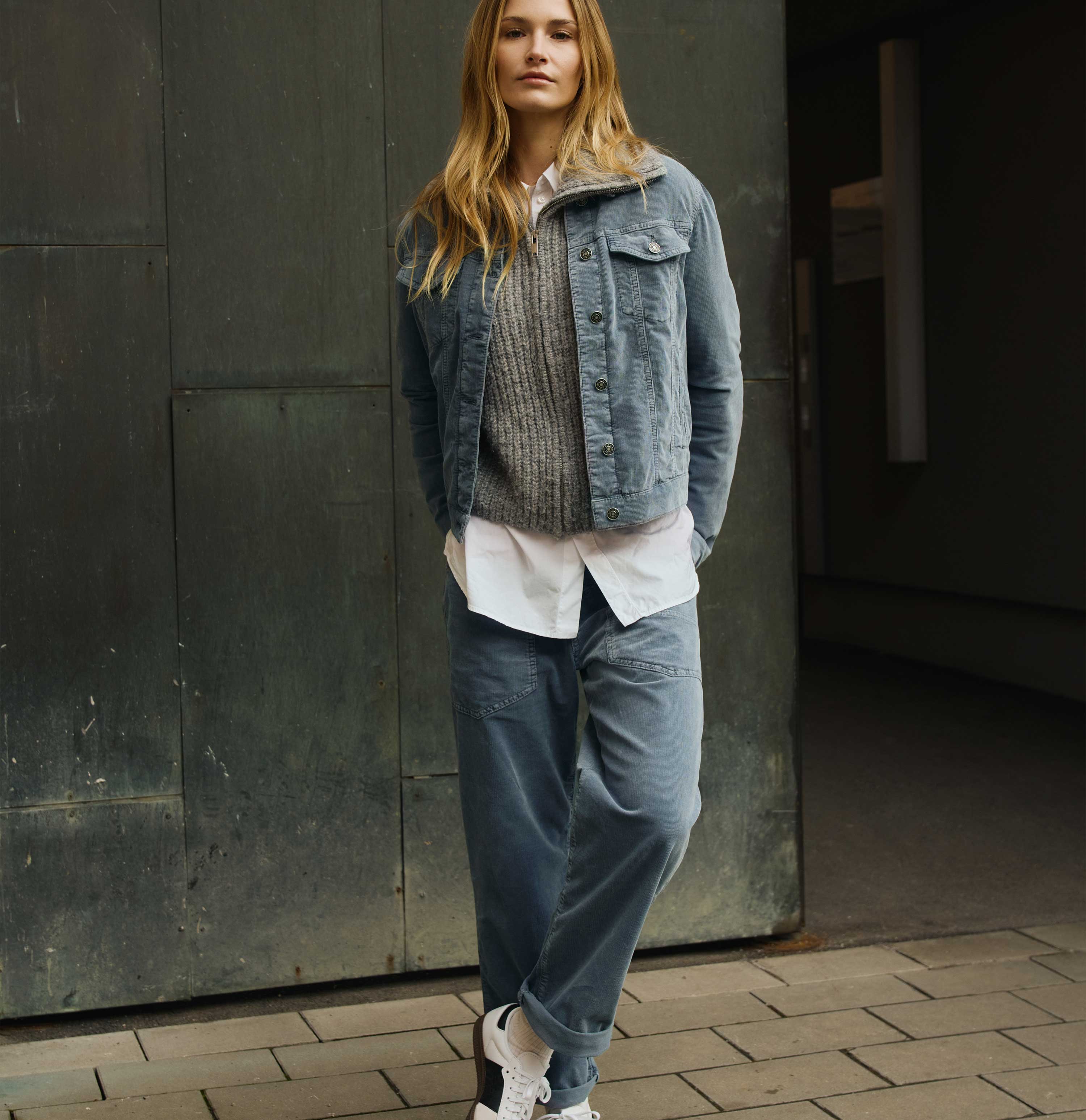 Baggy trousers made of soft baby corduroy. | BAGGY straight | grisaille | Campaign image 3