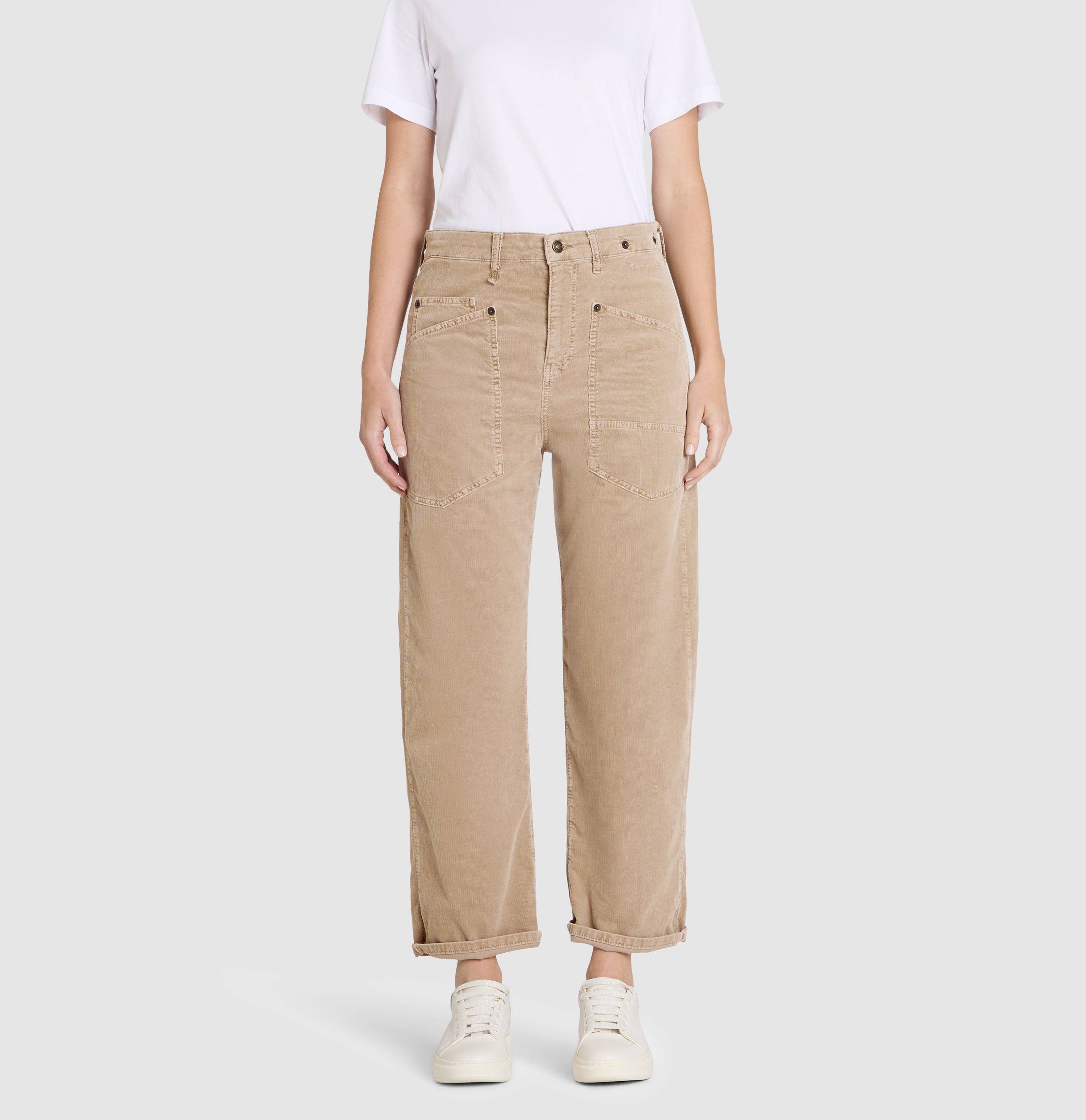 Baggy trousers made of soft baby corduroy. | BAGGY straight | windspray beige | Front view of model