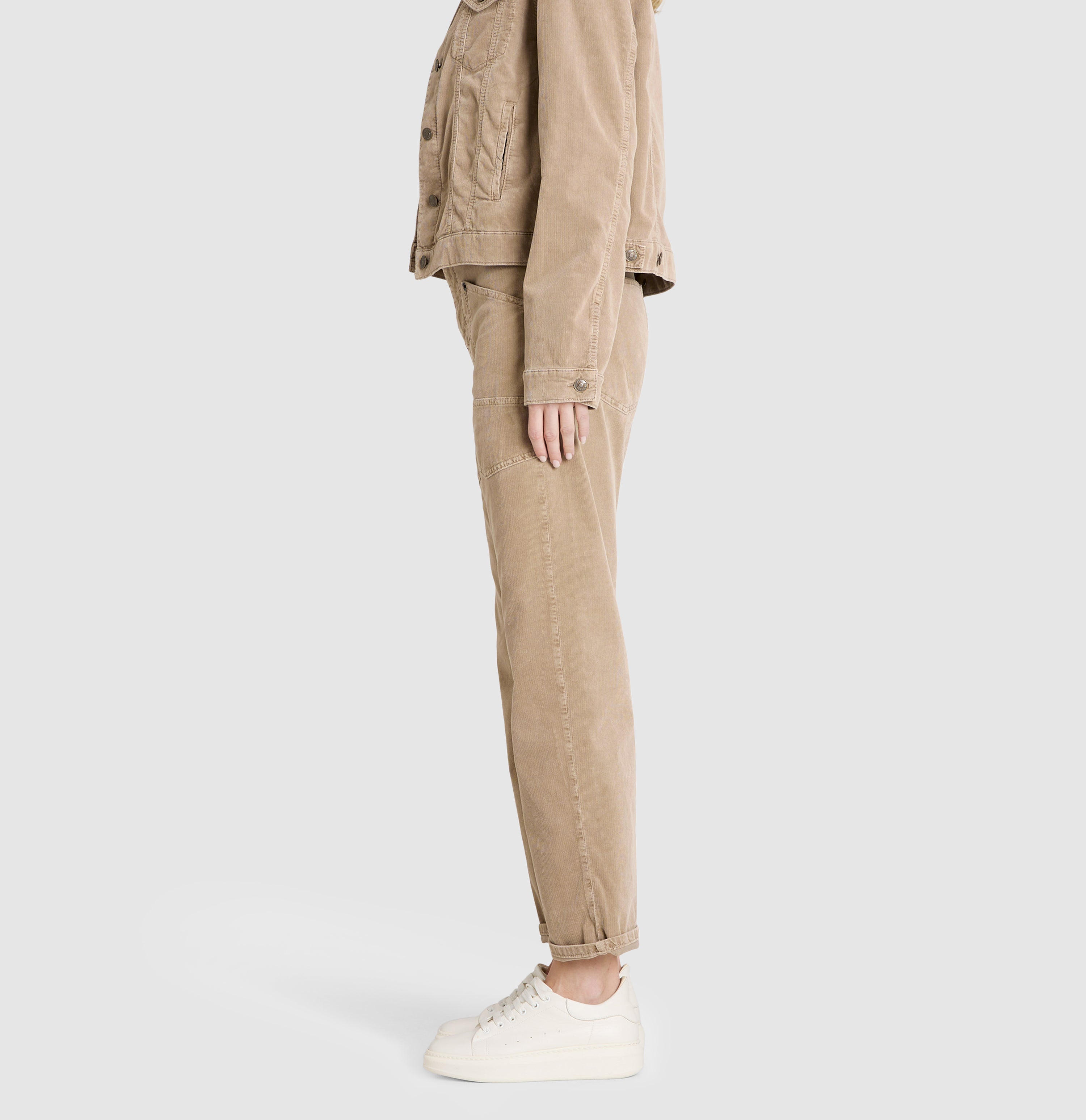 Baggy trousers made of soft baby corduroy. | BAGGY straight | windspray beige | Detailed view 4 of model