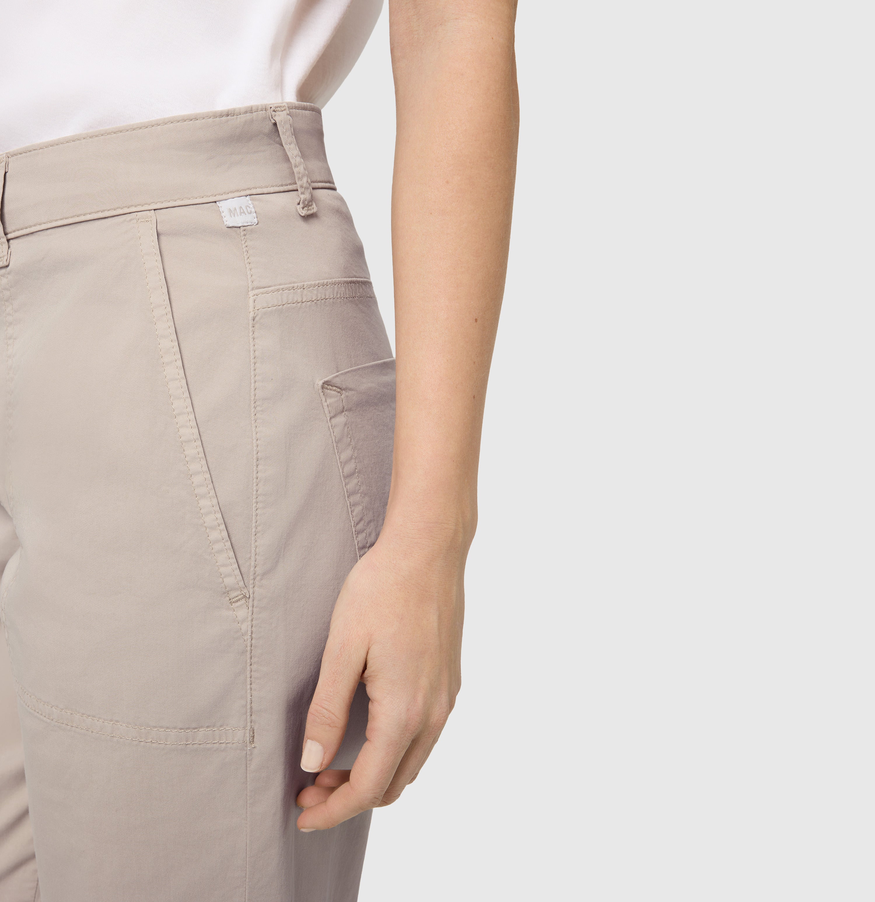 Relaxed cargo pants made of gabardine. | EBBY 2.3 | smoothly beige PPT | Detailed view 3 of model