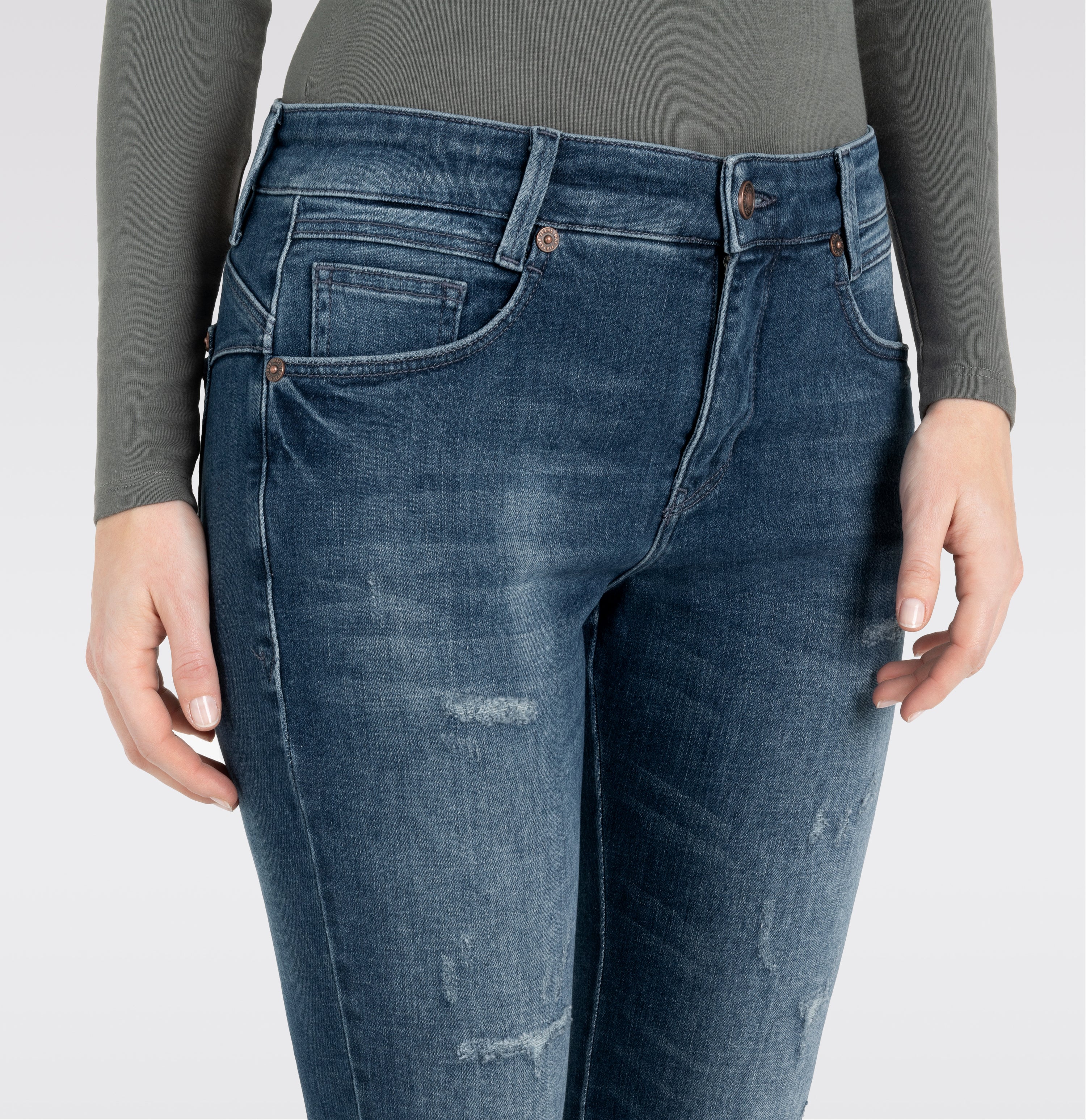 Figure-hugging skinny fit with a vintage look. | NEW JERSEY Skinny | shadow destroyed wash | Side view of model