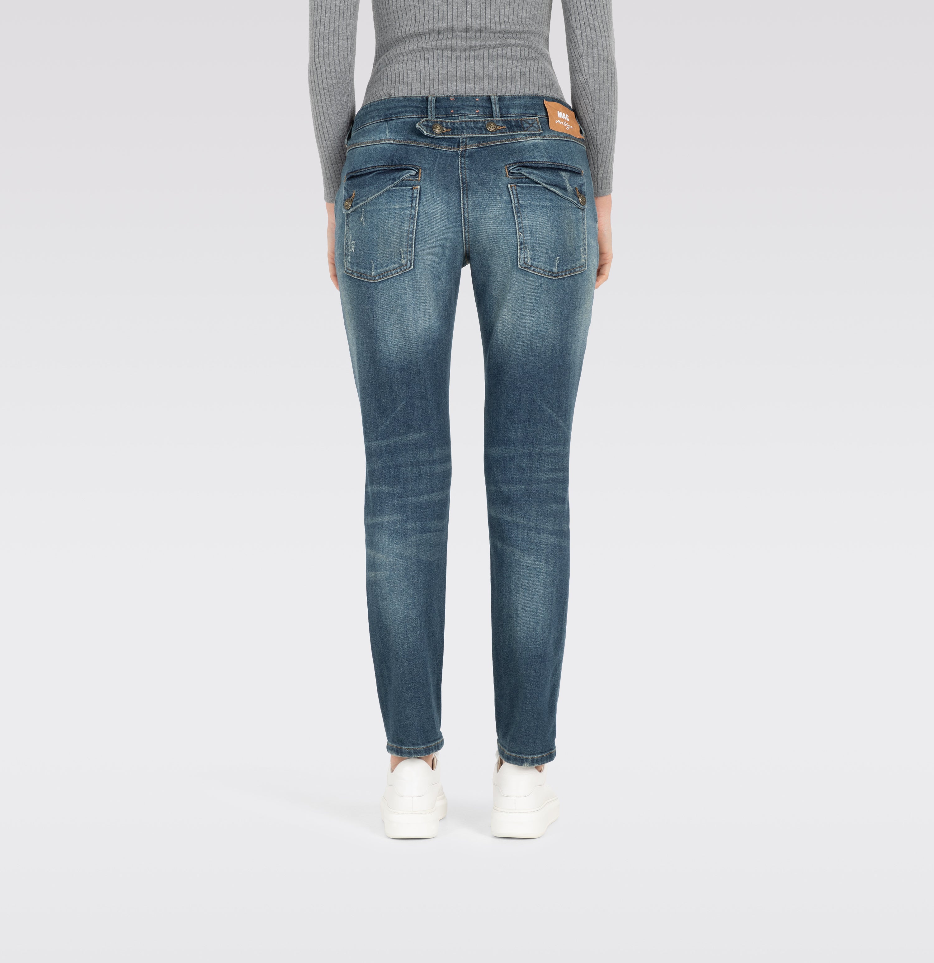 Figure-hugging slim, chino style jeans. | S-NAME | S-FBBZ | Back view of model