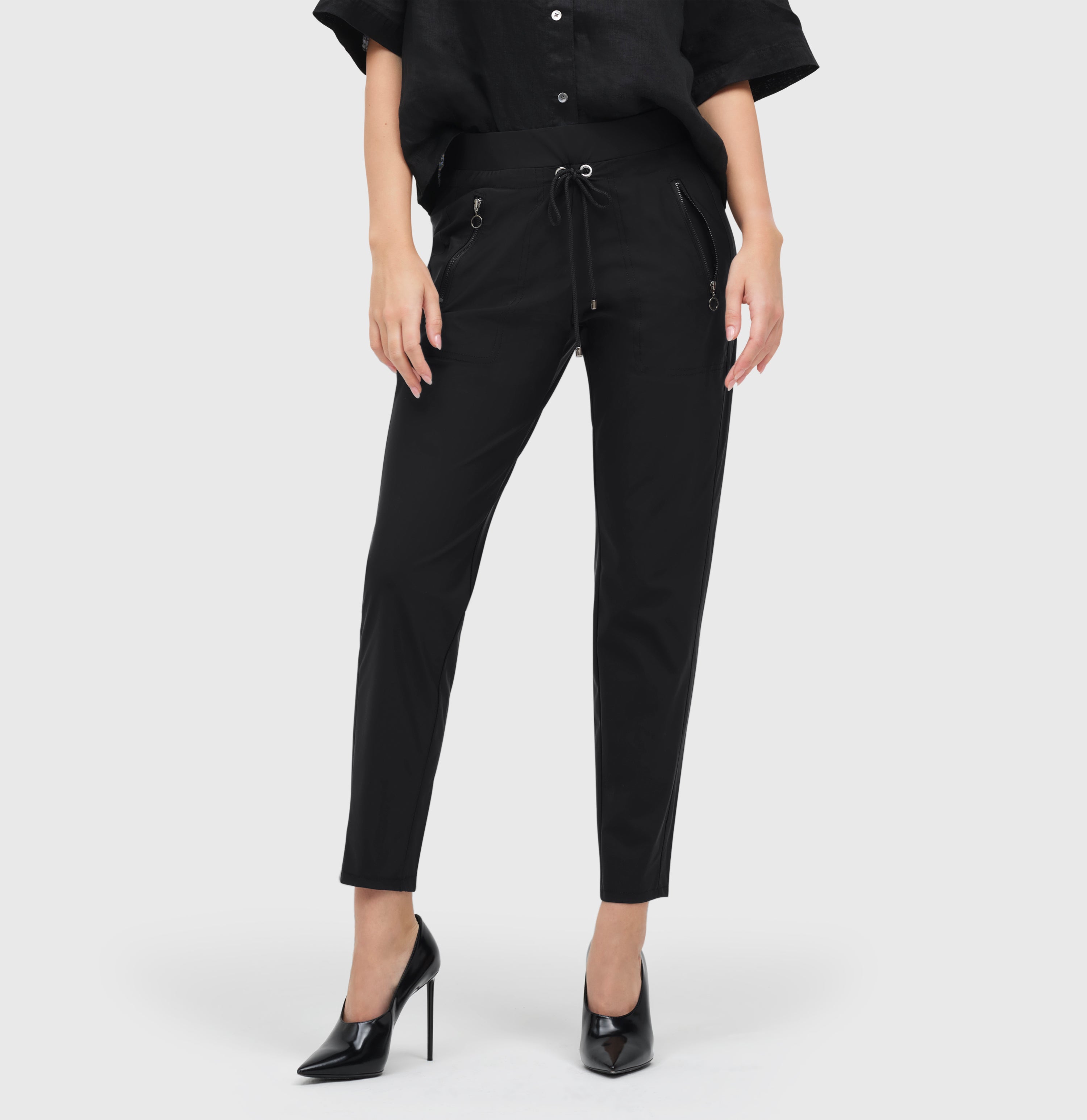 Relaxed slim fit, jogging style trousers. | EASY active | black | Side view of model