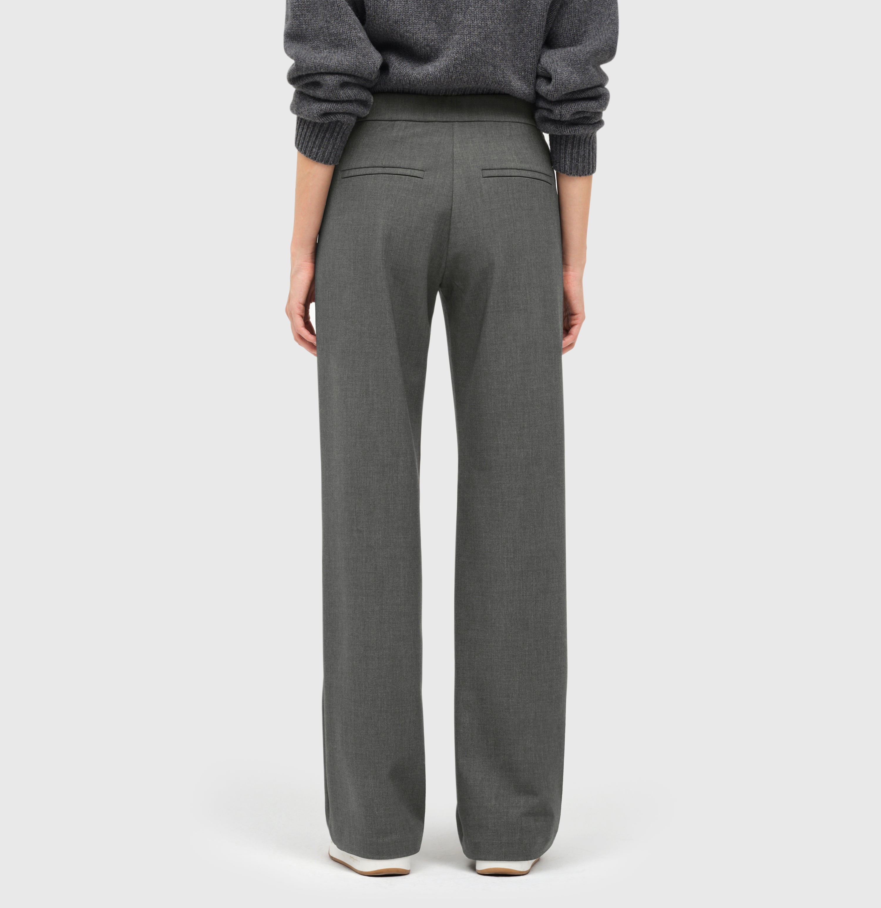 Wide leg with piping seam. In a classic wool look. | CHIARA SMART | silver shadow melange | Back view of model