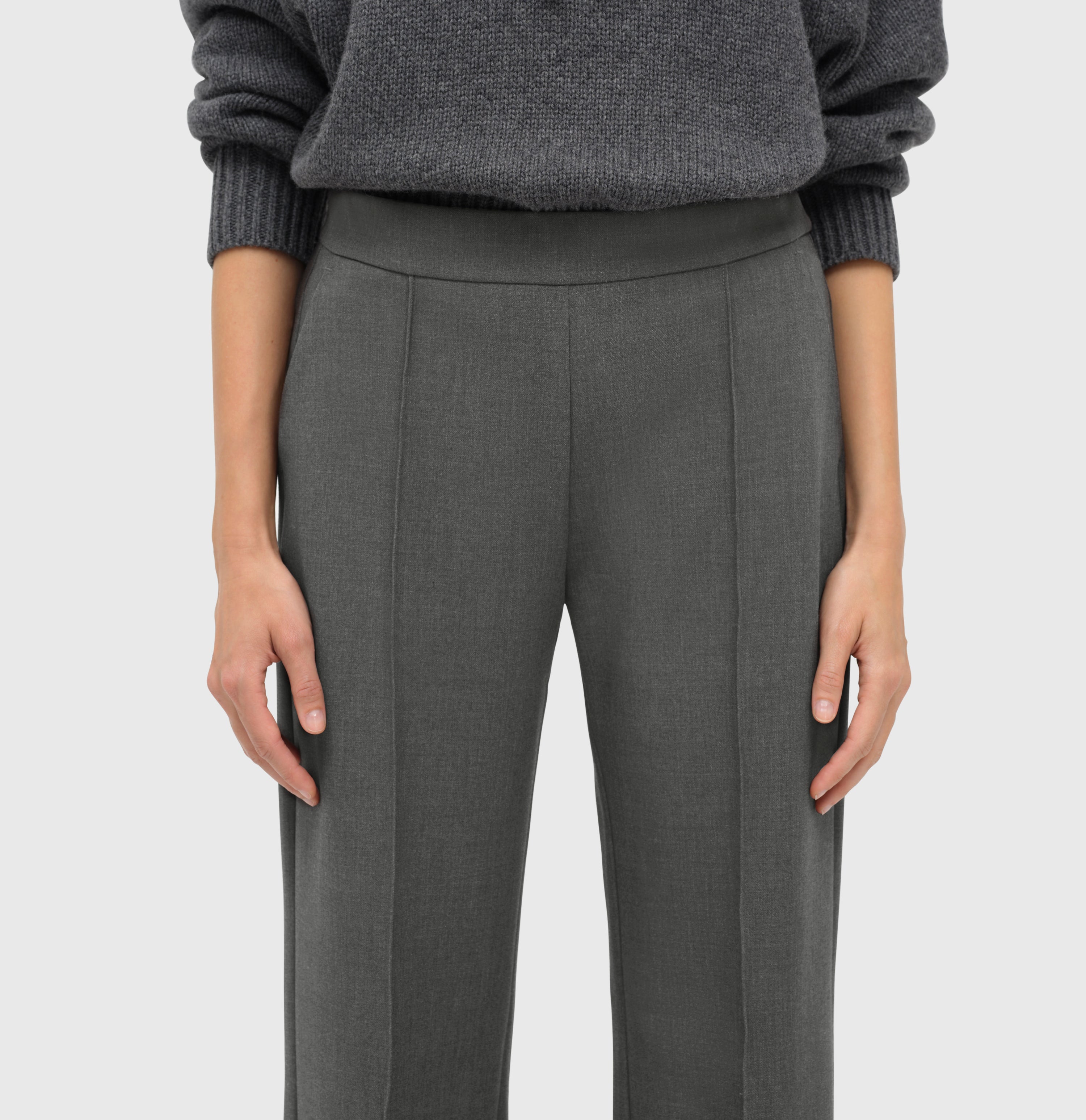 Wide leg with piping seam. In a classic wool look. | CHIARA SMART | silver shadow melange | Detailed view 2 of model