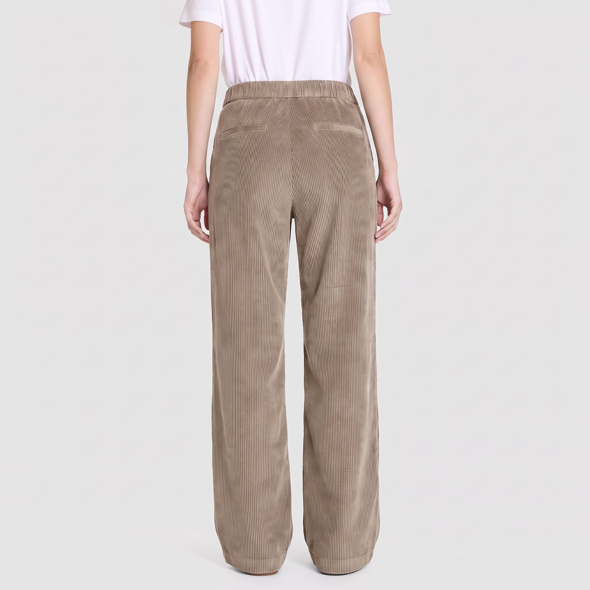 Wide trousers in a lightcorduroy material. | CHIARA | oxide brown | Back view of model