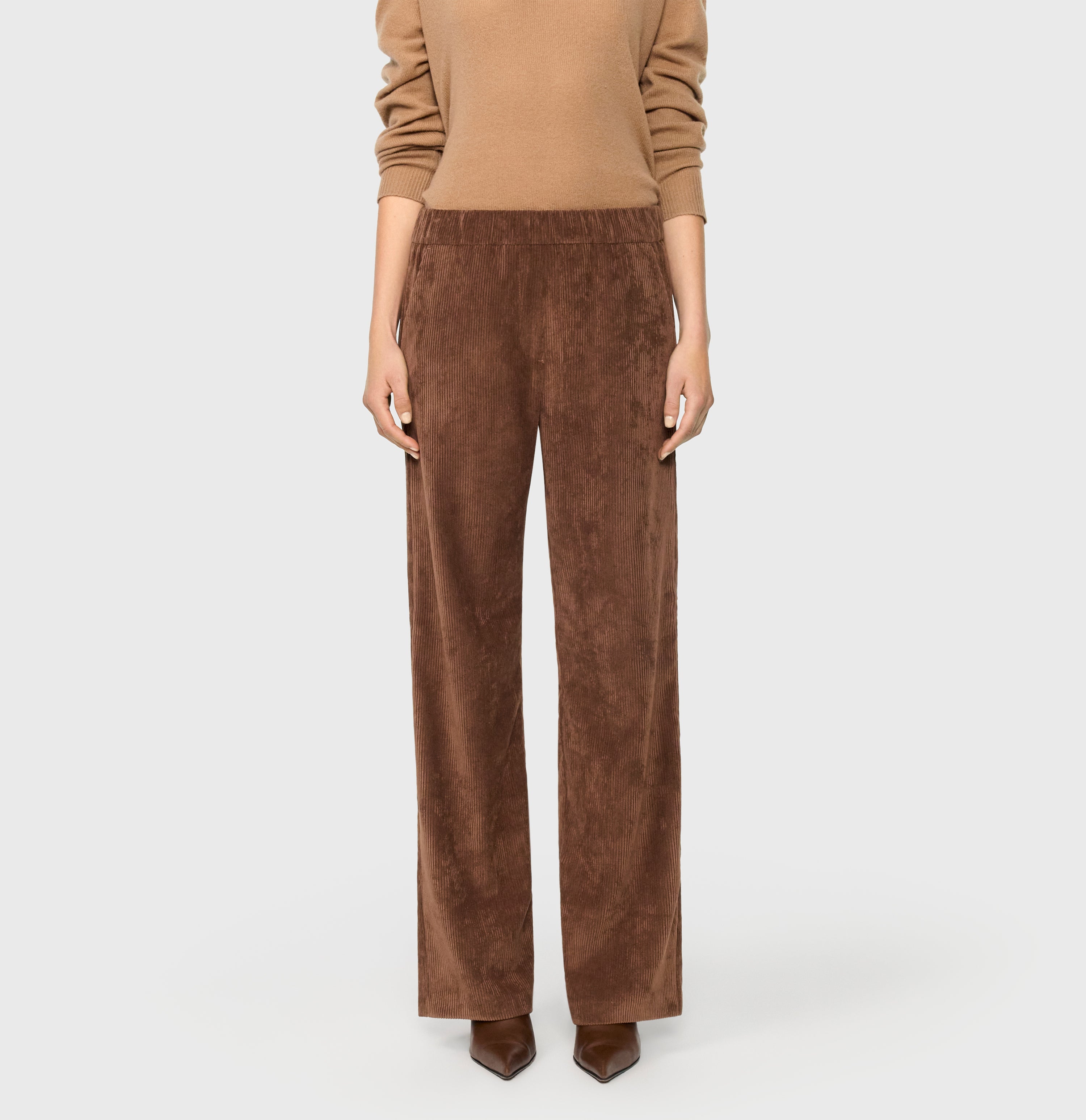 Wide trousers in a lightcorduroy material. | CHIARA | bison brown | Front view of model