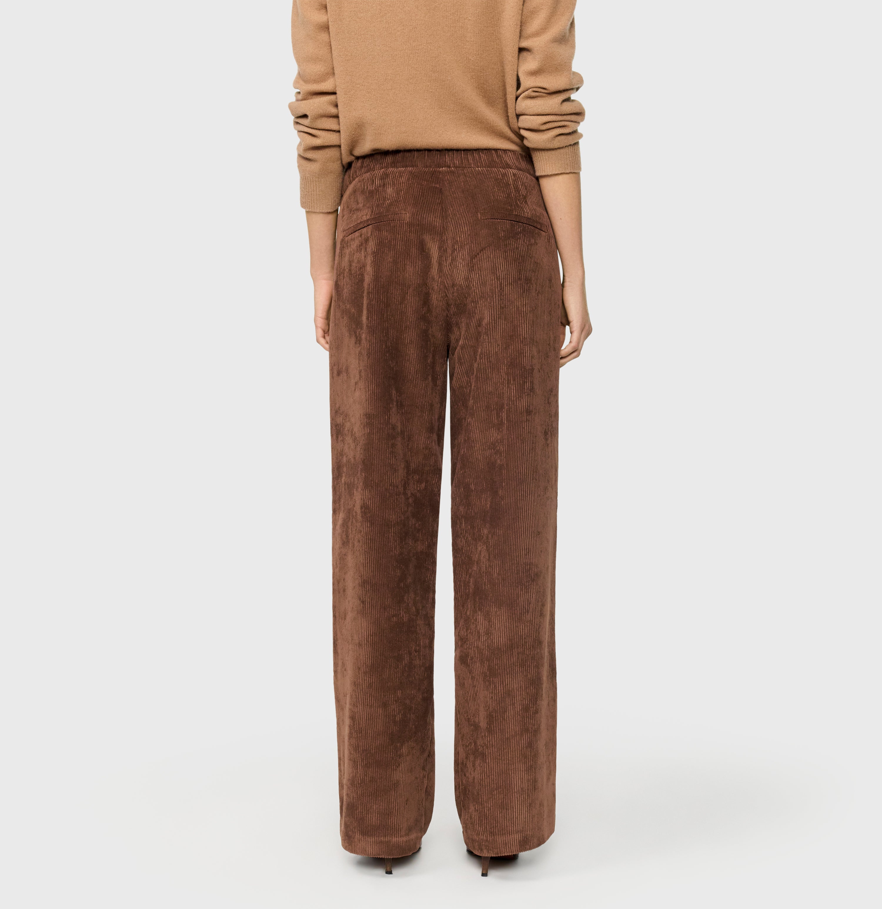 Wide trousers in a lightcorduroy material. | CHIARA | bison brown | Back view of model