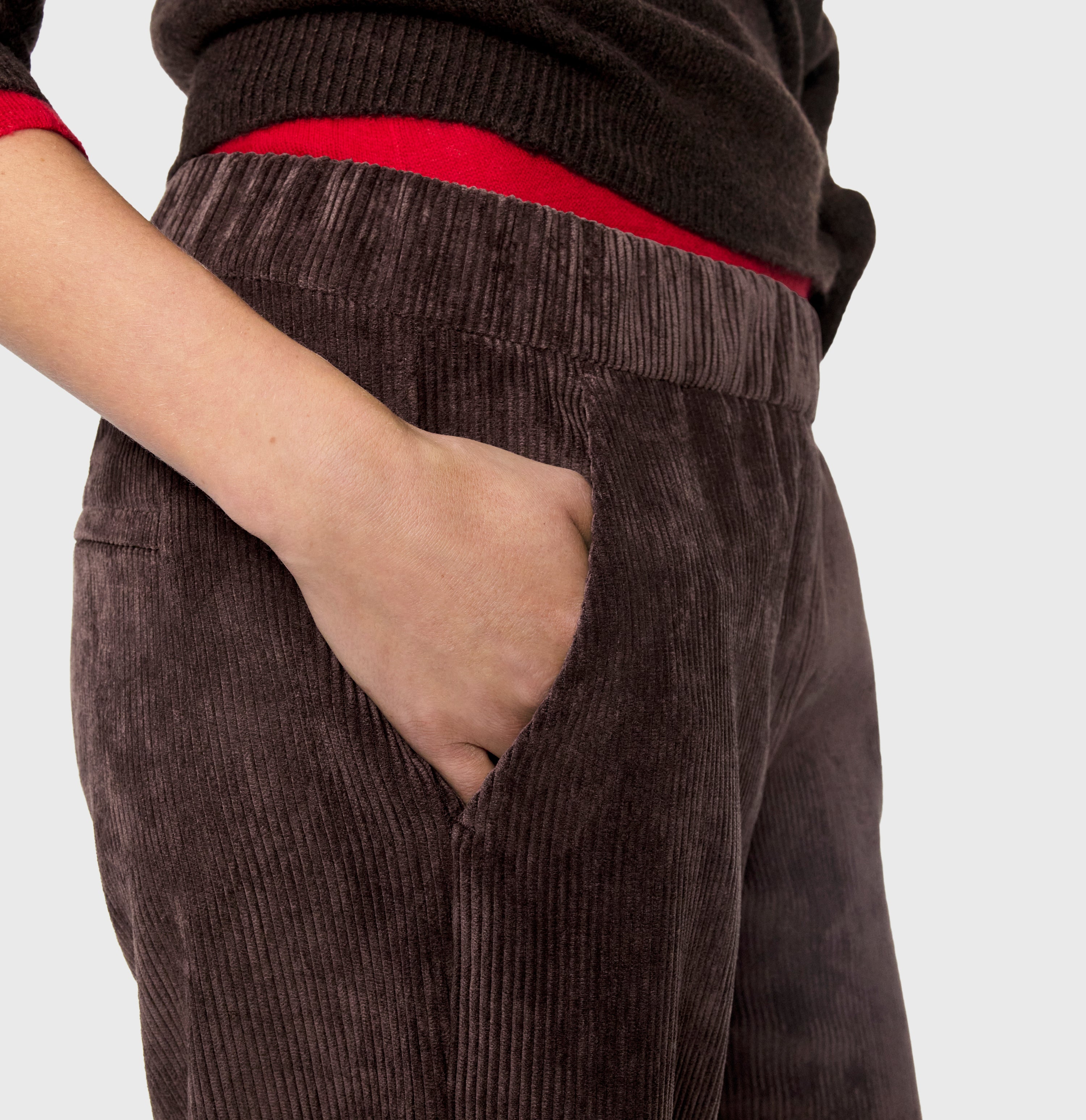Wide trousers in a lightcorduroy material. | CHIARA | truffle brown | Detailed view 2 of model