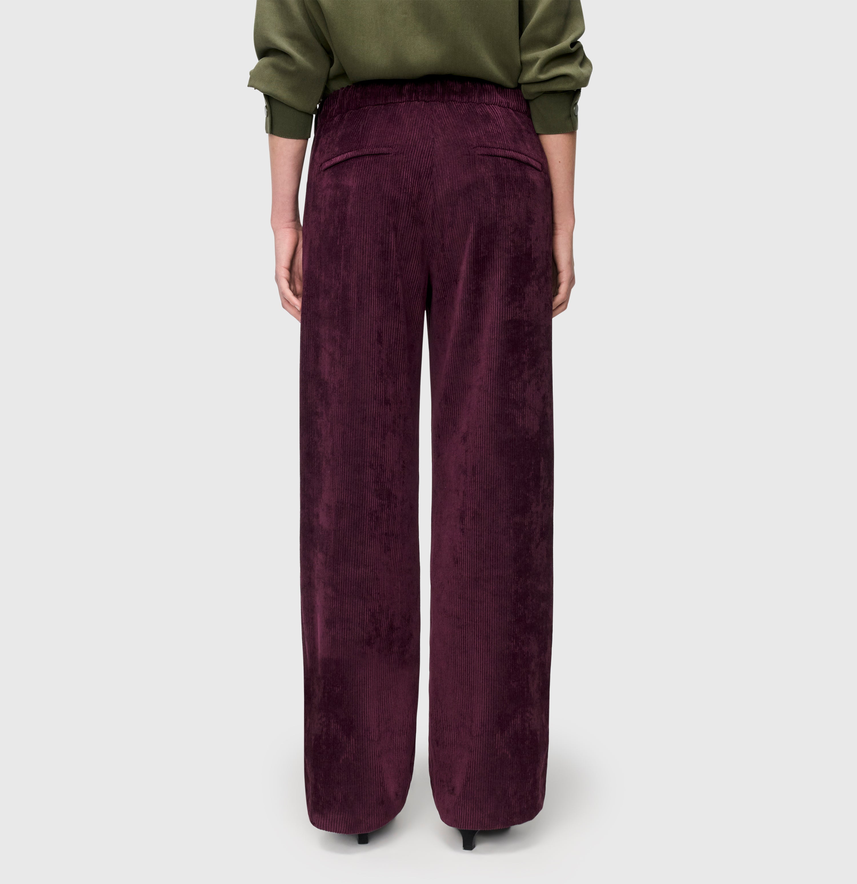 Wide fit made from light, flowing wide wale corduroy. | CHIARA | aubergine | Back view of model