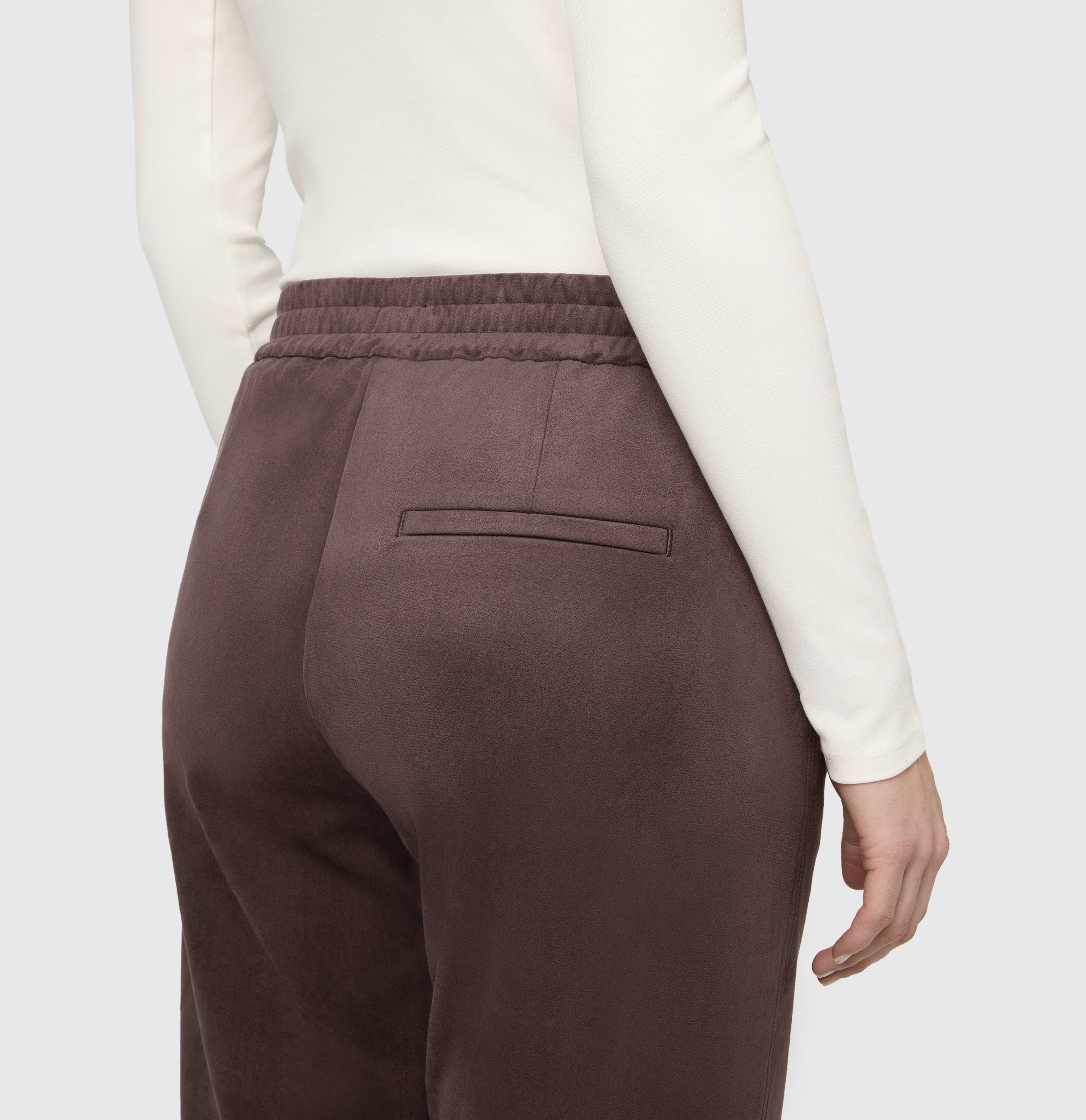 Wide fit with an authentic velour look. | CHIARA | truffle brown | Detailed view 2 of model