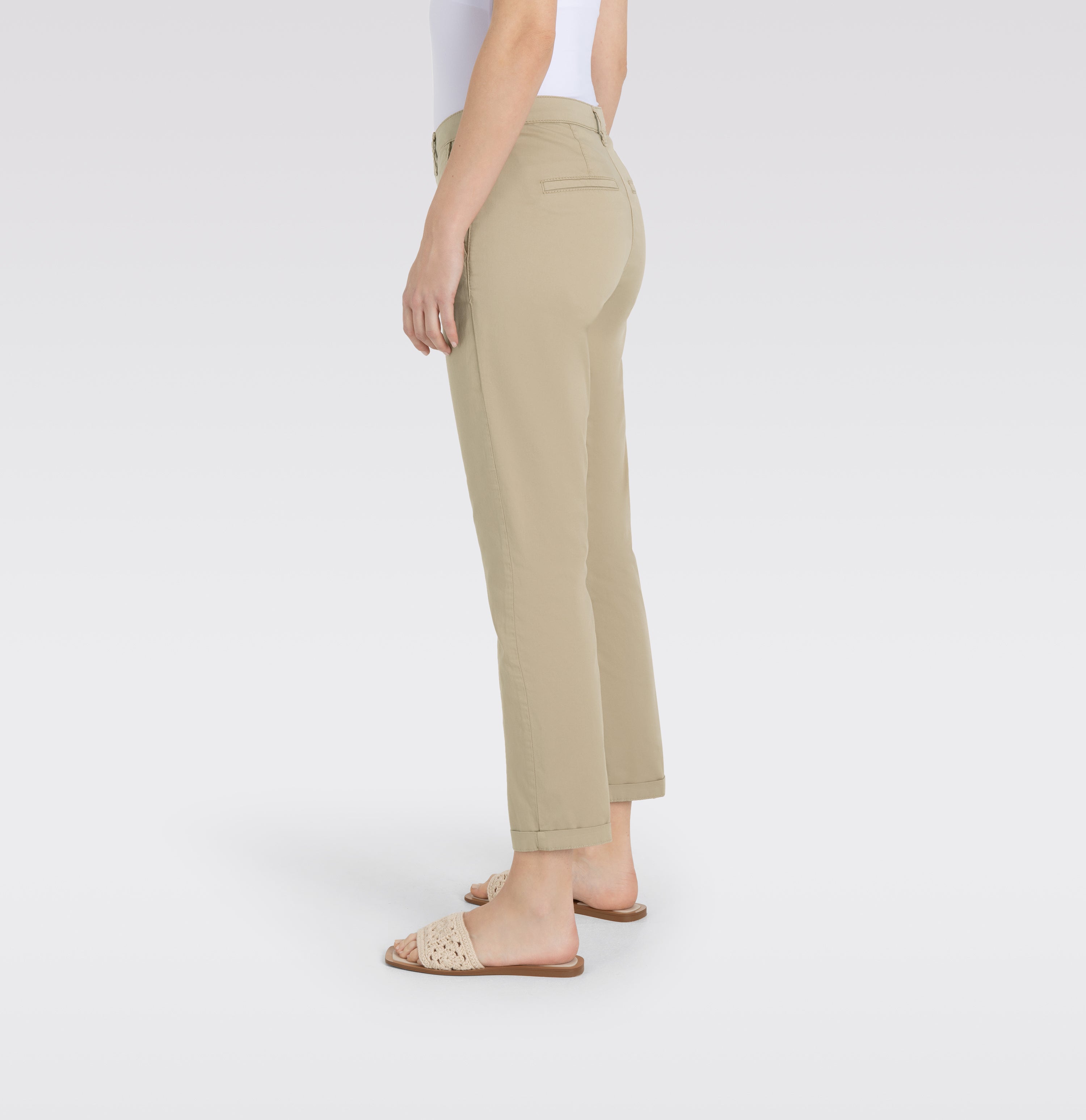 Turned-up chino with creases. | CHINO turn up | golden terra PPT | Detailed view 2 of model