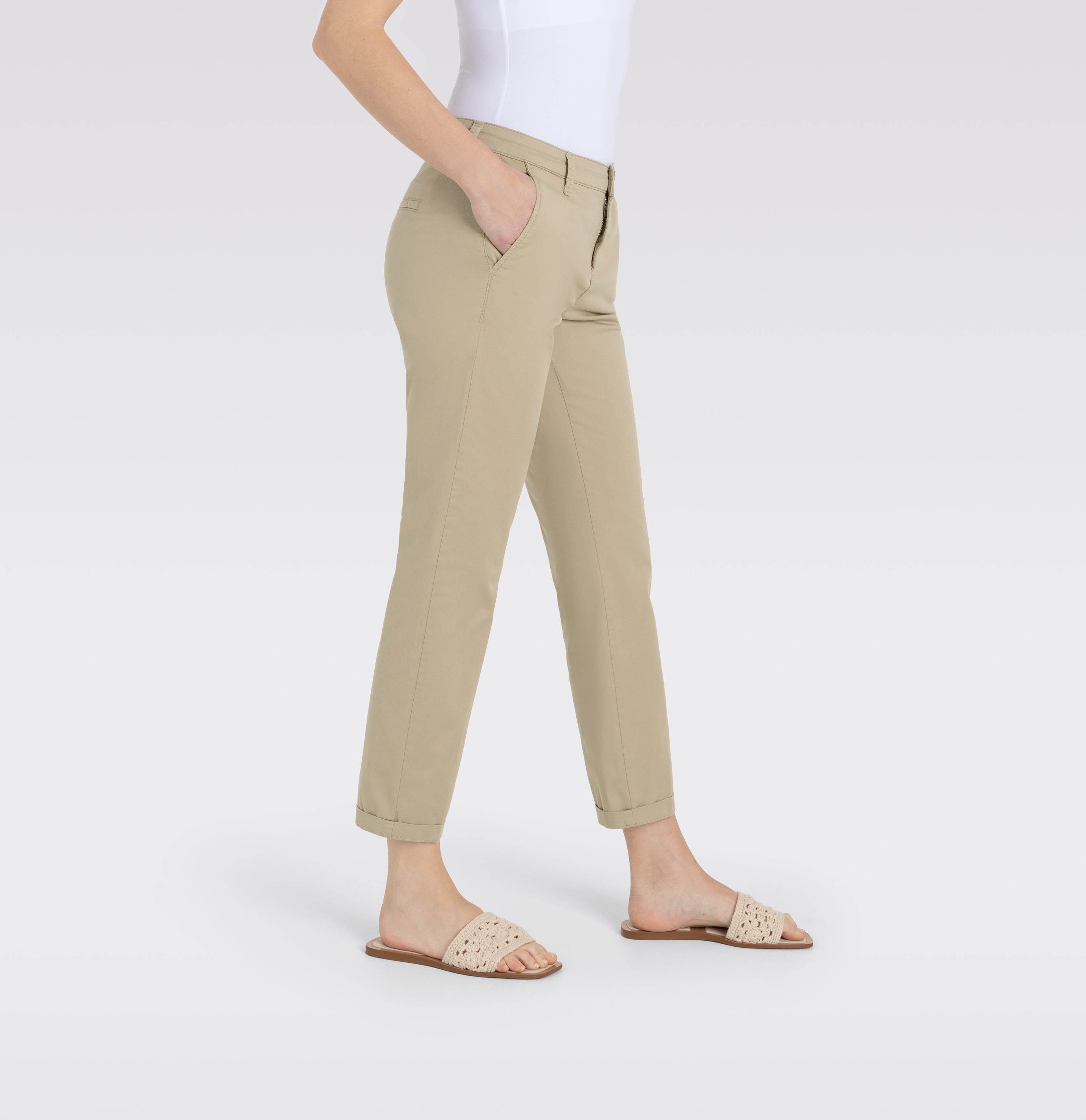 Turned-up chino with creases. | CHINO turn up | golden terra PPT | Detailed view 3 of model