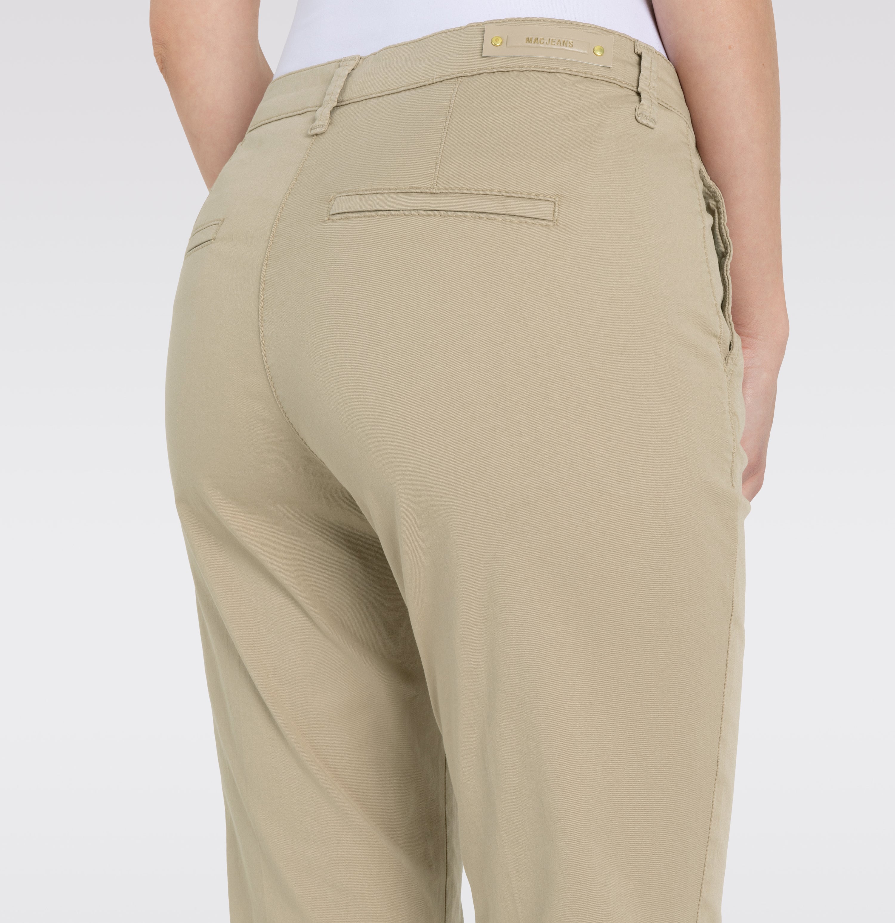 Turned-up chino with creases. | CHINO turn up | golden terra PPT | Detailed view 4 of model