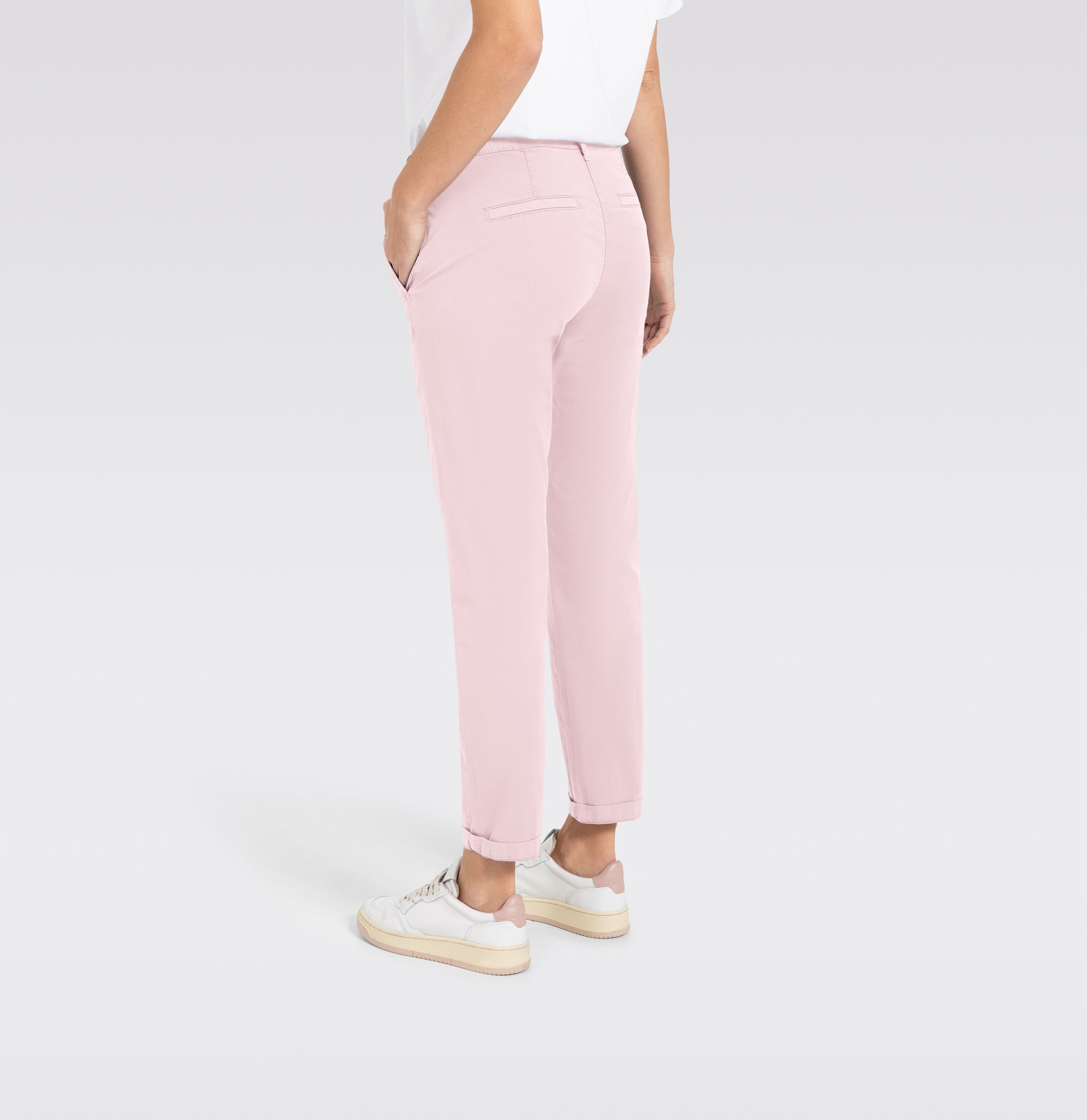 Turned-up chino with creases. | CHINO turn up | cotton candy pink PPT | Detailed view 2 of model