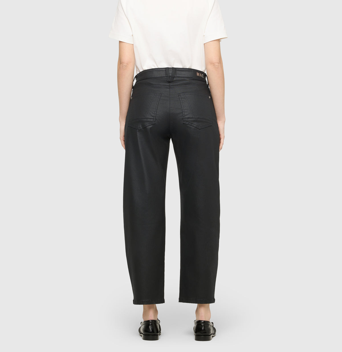 Loose fit with an authentic leather look. | DANNI 2.3 | black | Back view of model