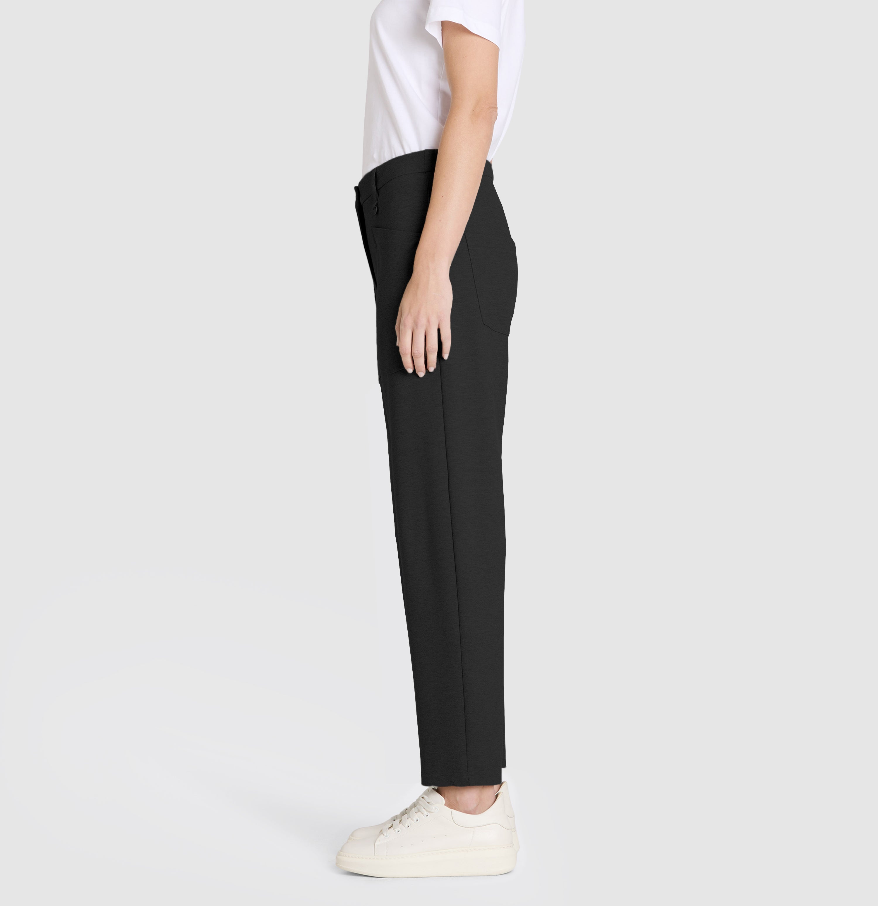 Baggy pants made of light jersey. | BAGGY SMART | black | Side view of model