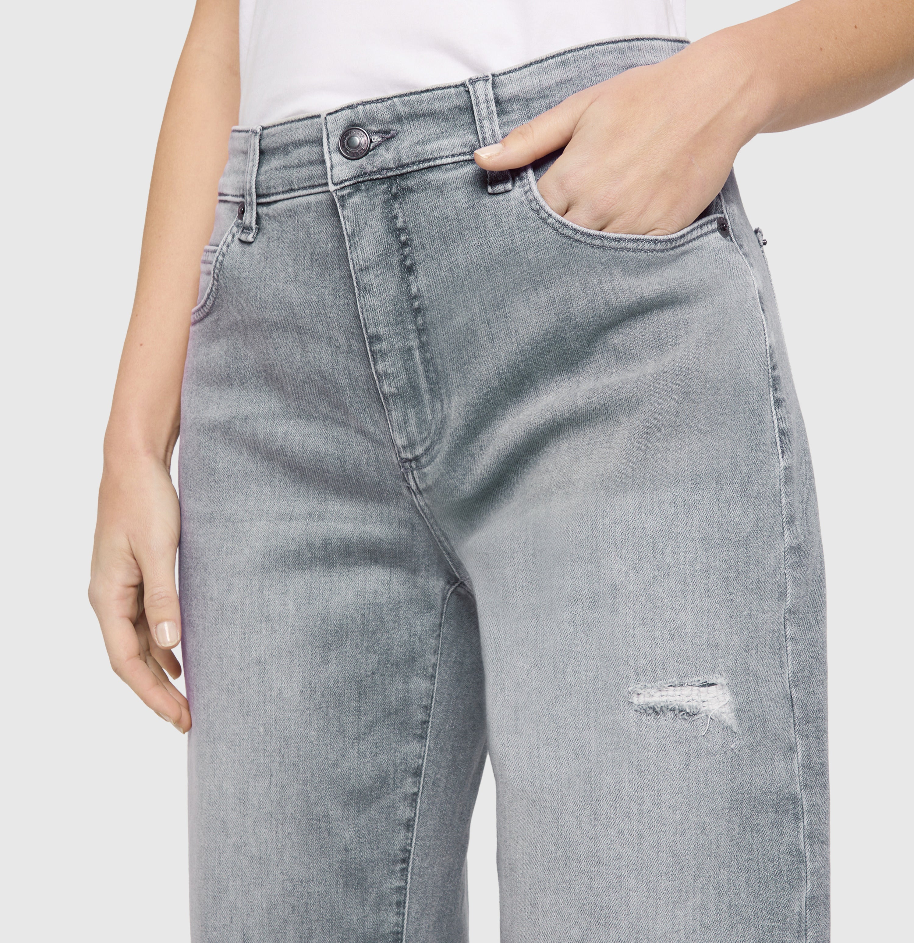Barrel jeans in a light lyocell blend. | DANNI | fancy grey used | Detailed view 3 of model