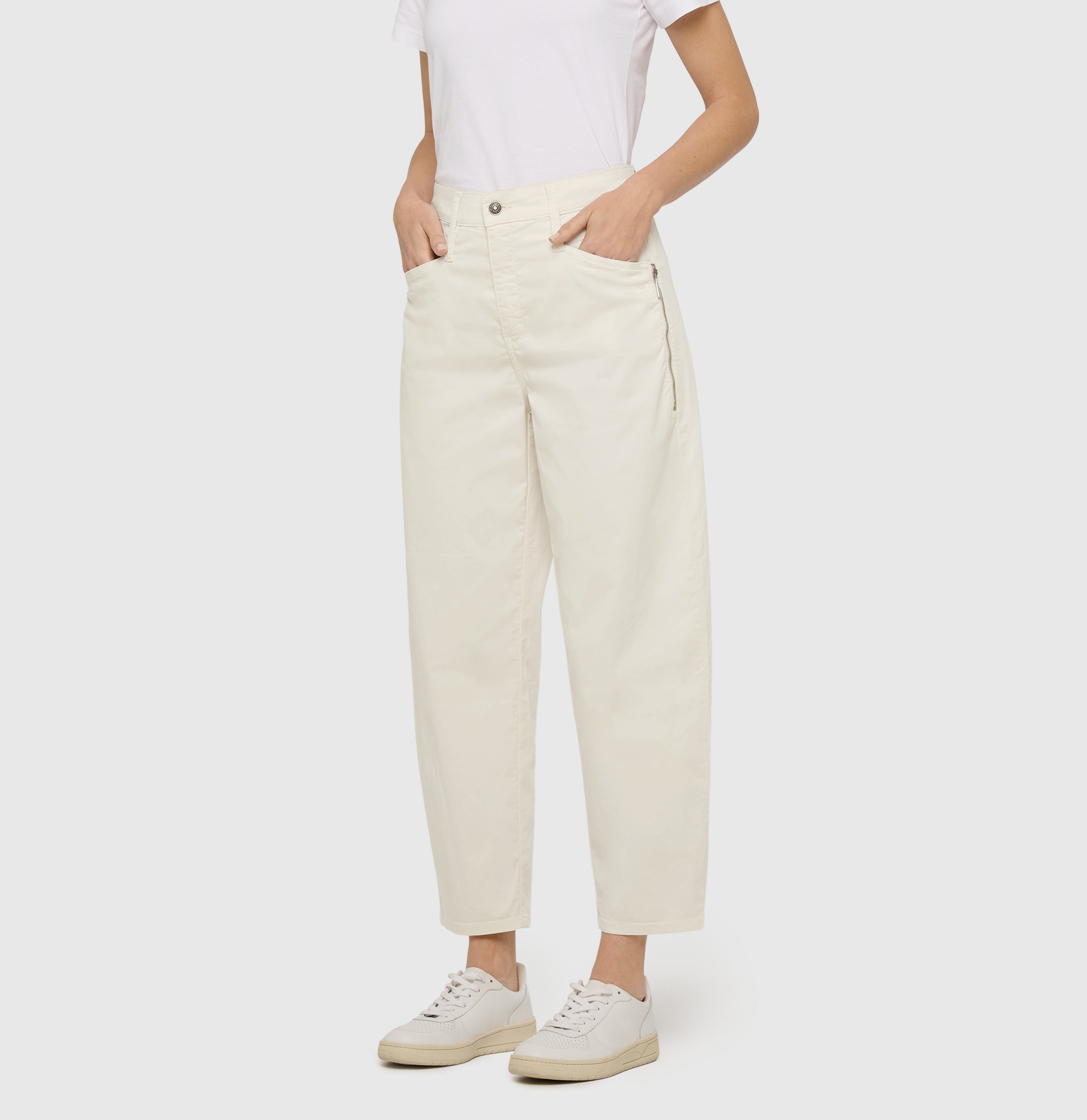 Barrel trousers with modern zip detail. | BORA 2.3 zip | antique white PPT | Detailed view 2 of model