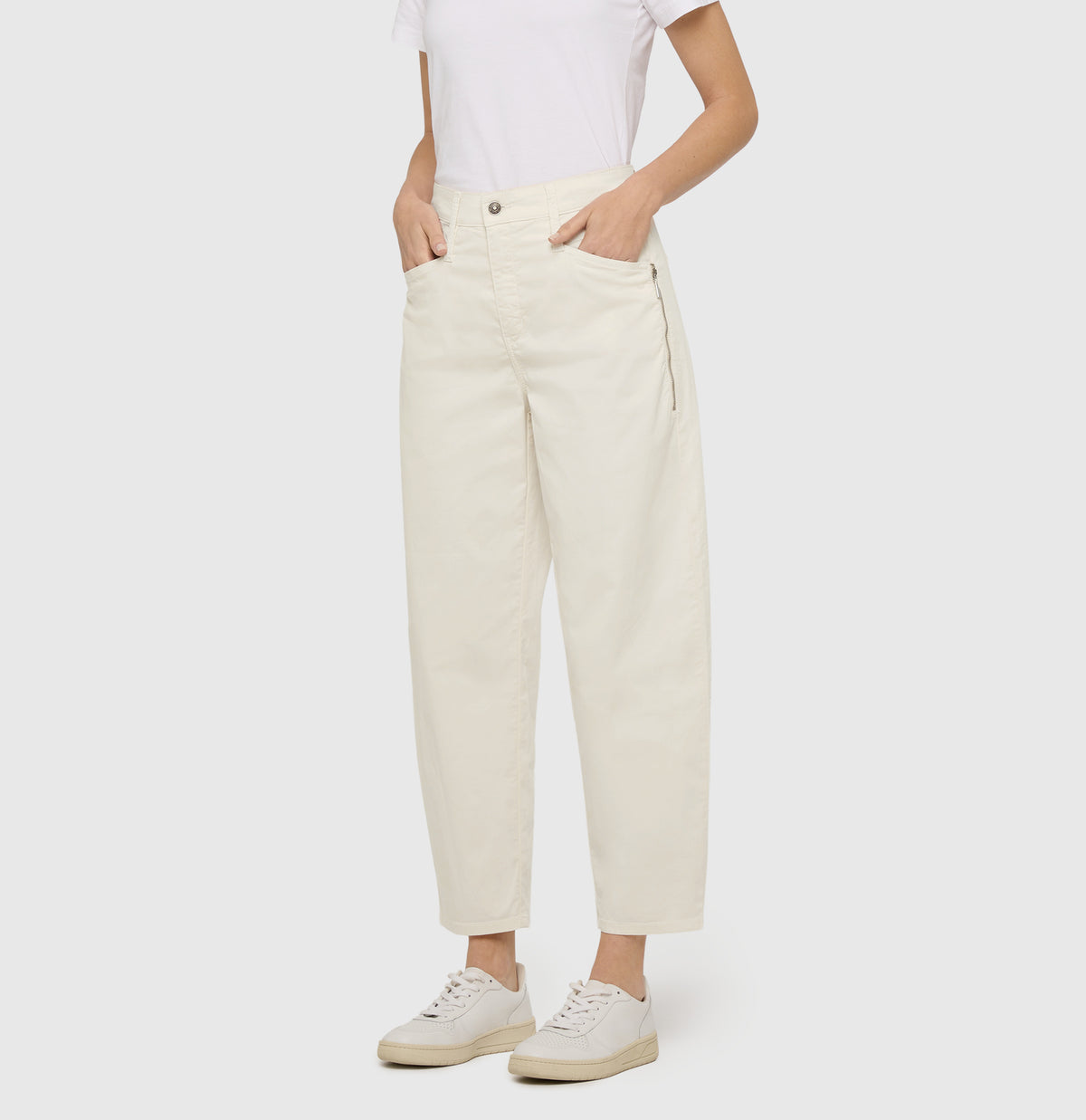 Barrel trousers with modern zip detail. | BORA 2.3 zip | antique white PPT | Detailed view 2 of model