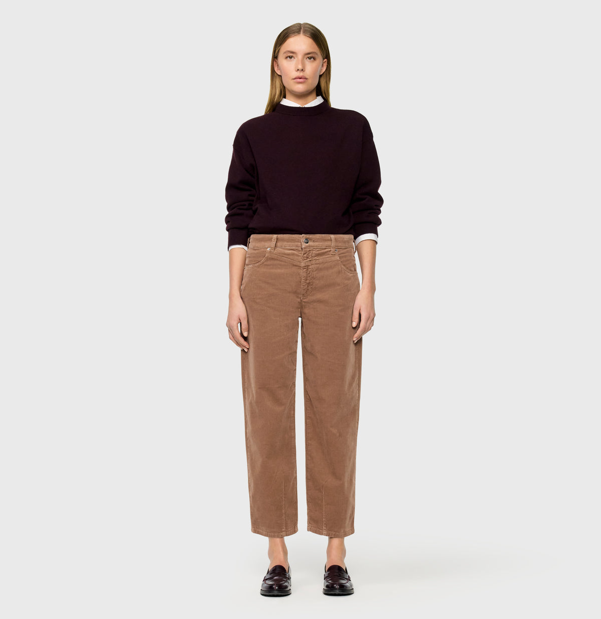 | BOBBIE | toasted coconut antique | Full-body of model