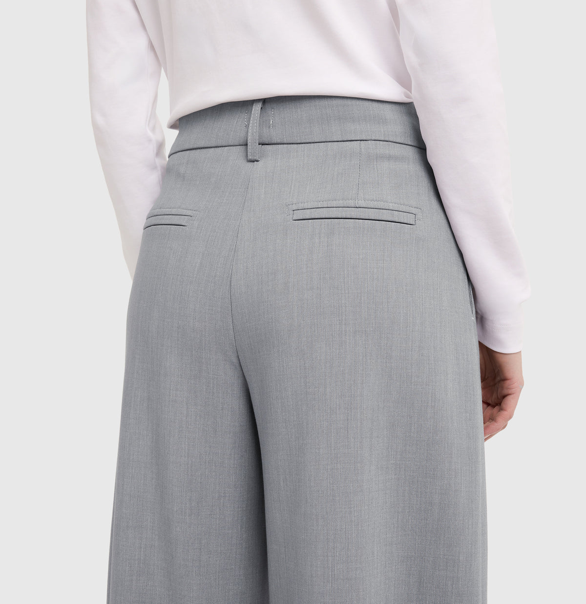 Light flannel trousers with a wool look. | BAILEY | smoke melange | Side view of model