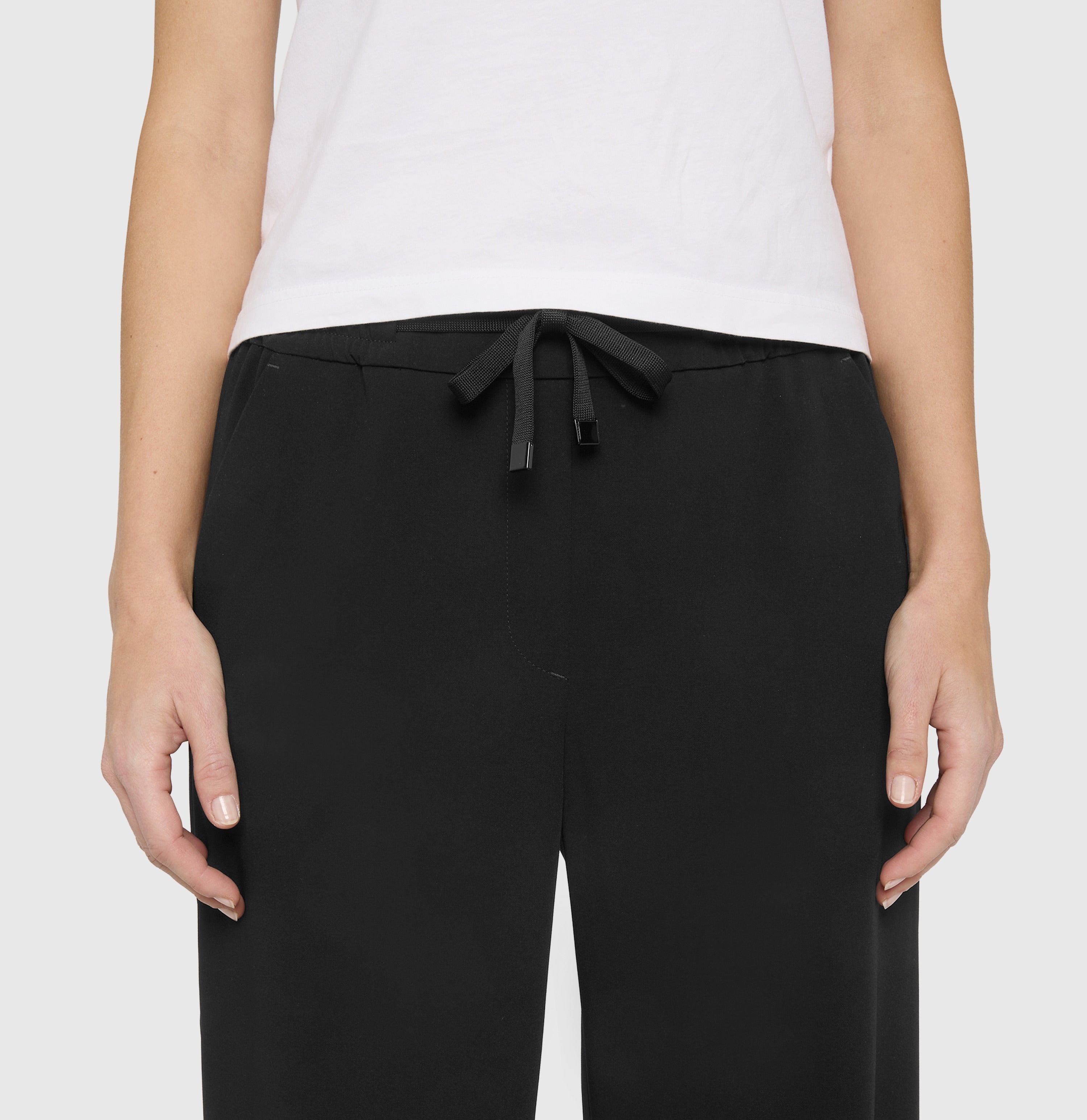 Wide jump-in trousers in a soft crepe material. | CHRISTY | black | Detailed view 2 of model