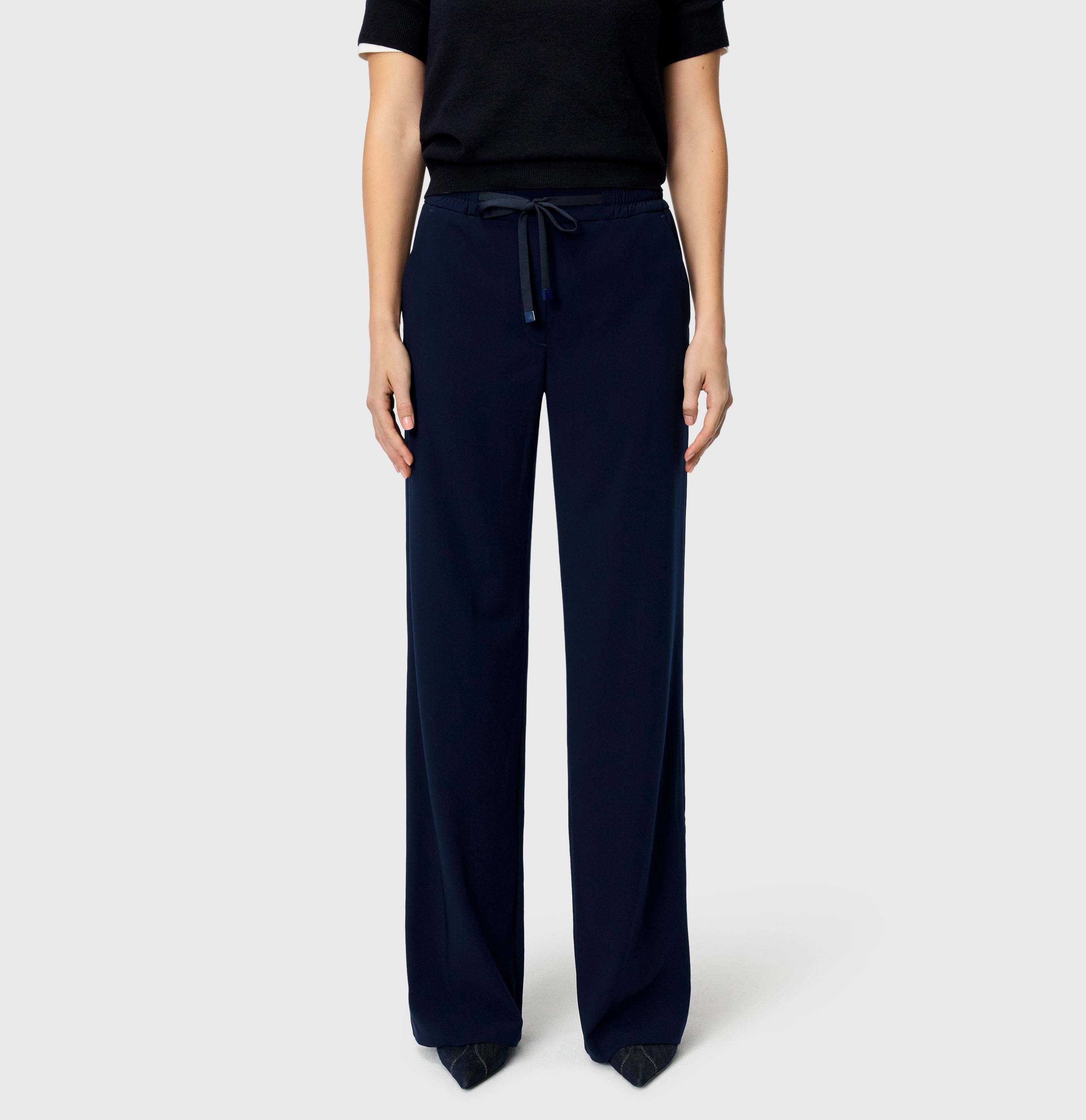 Wide jump-in trousers in a soft crepe material. | CHRISTY | dark blue | Front view of model