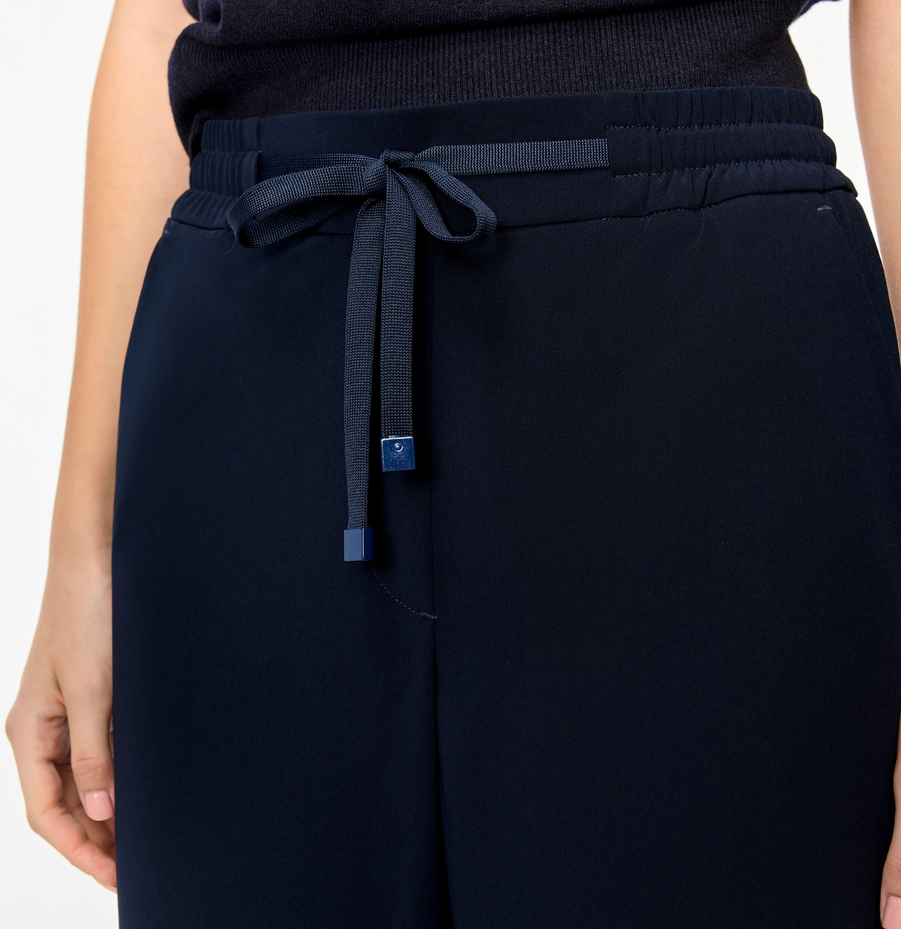 Wide jump-in trousers in a soft crepe material. | CHRISTY | dark blue | Detailed view 2 of model