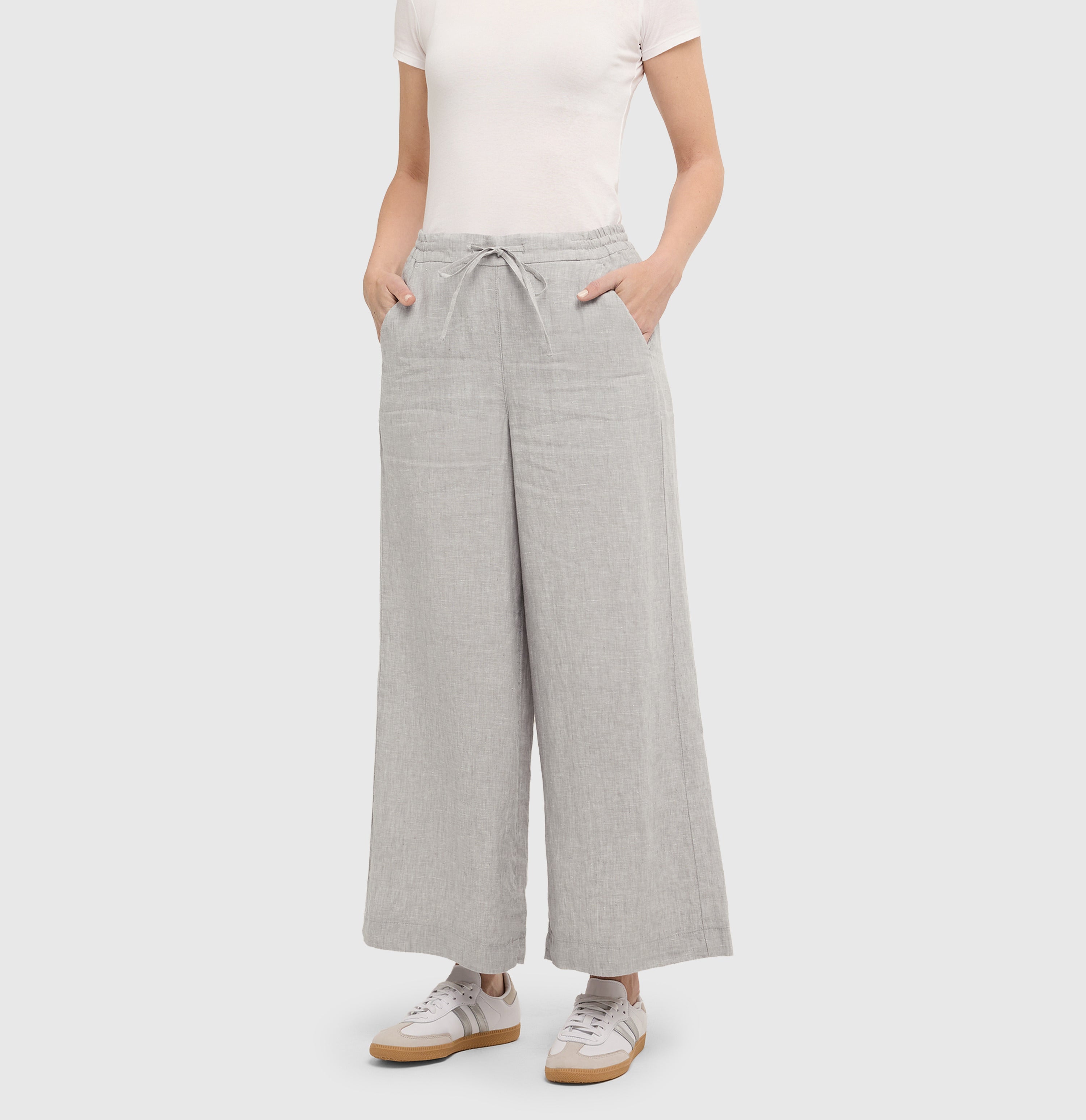 Wide culotte made of pure linen. | CALLIE cropped | light blue grey melange | Front view of model