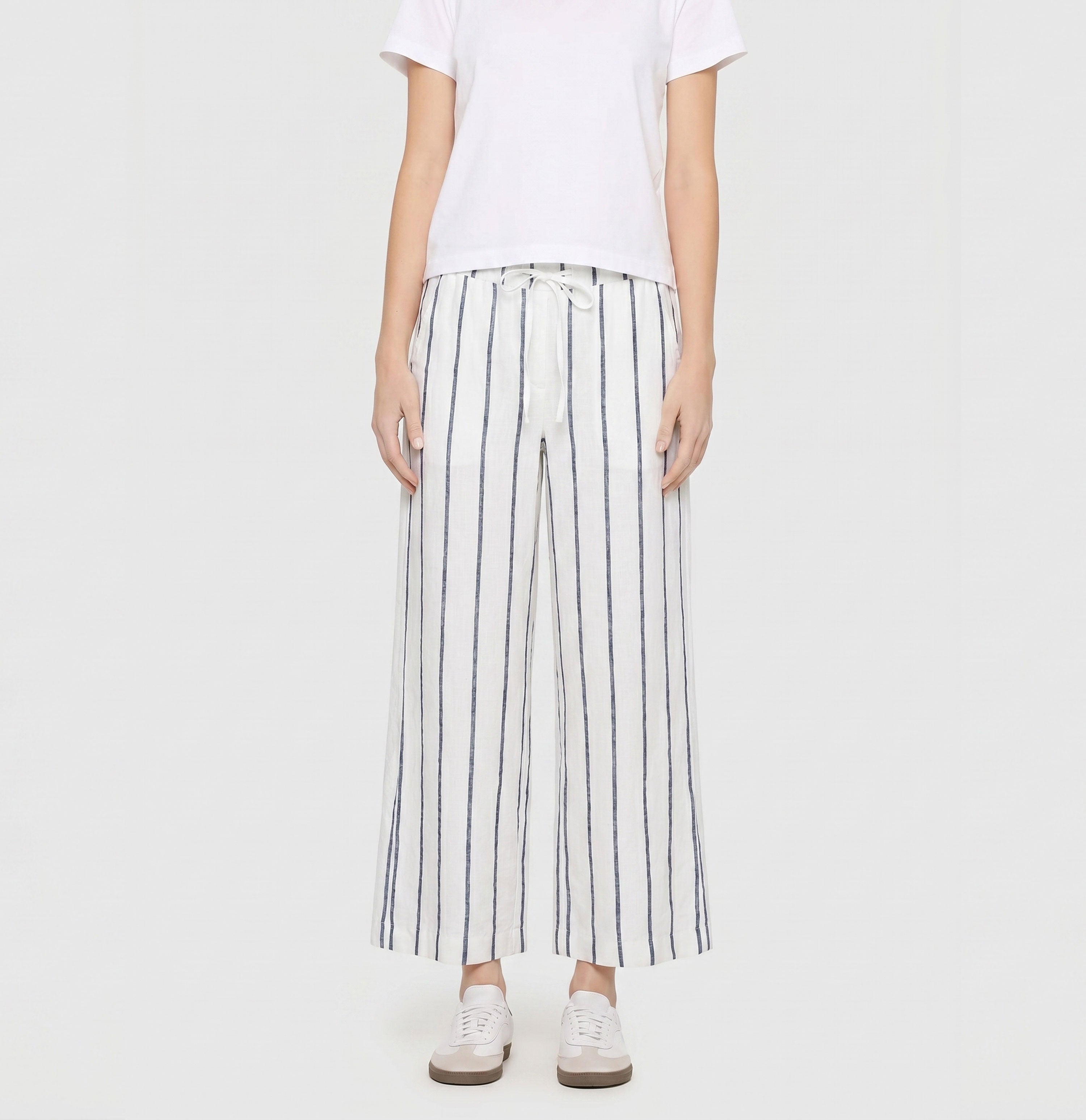 Wide culotte made of pure linen. | CALLIE cropped | marine stripes | Front view of model