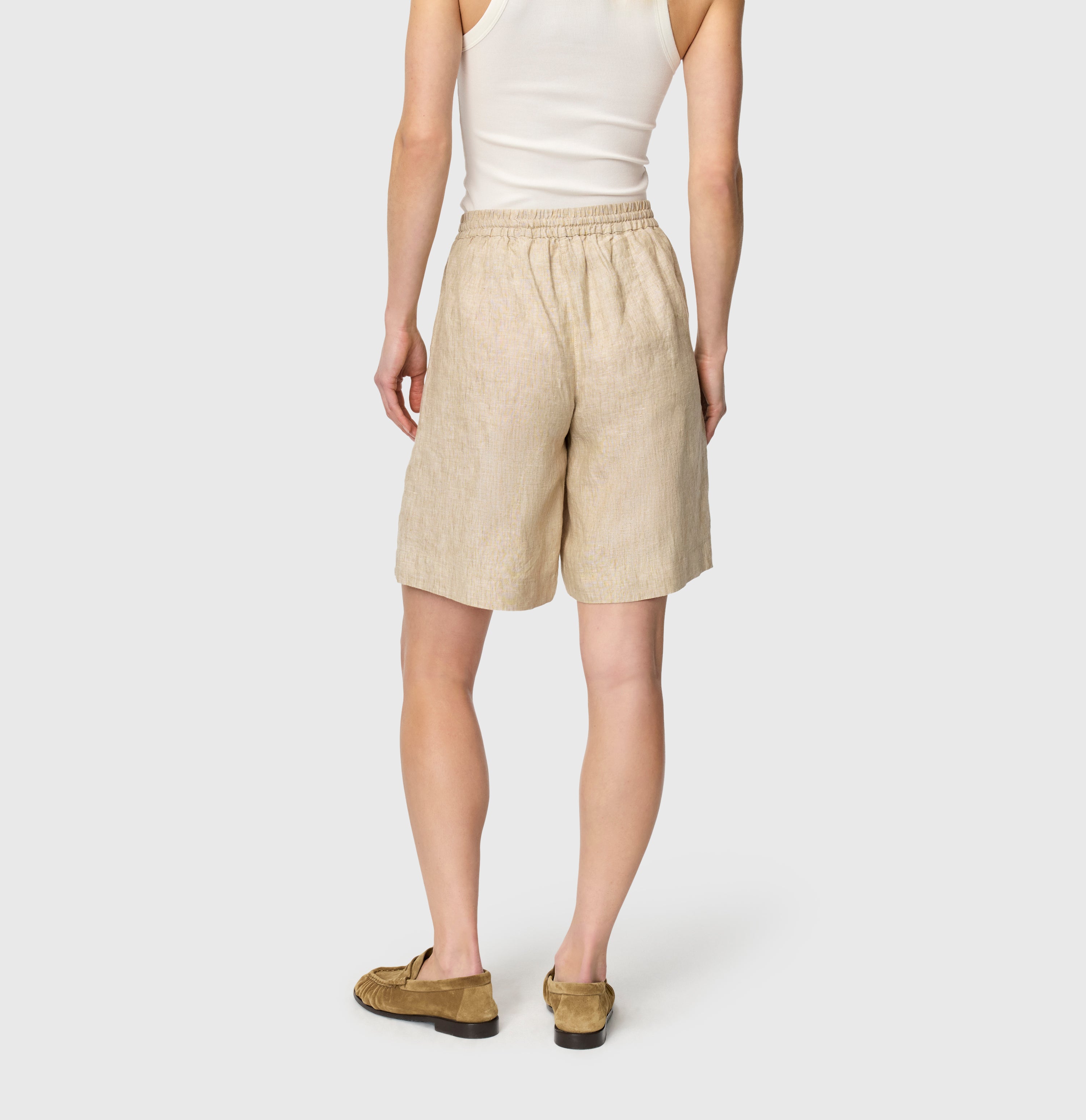 Wide shorts made of pure linen. | SANNY | almond beige melange | Back view of model