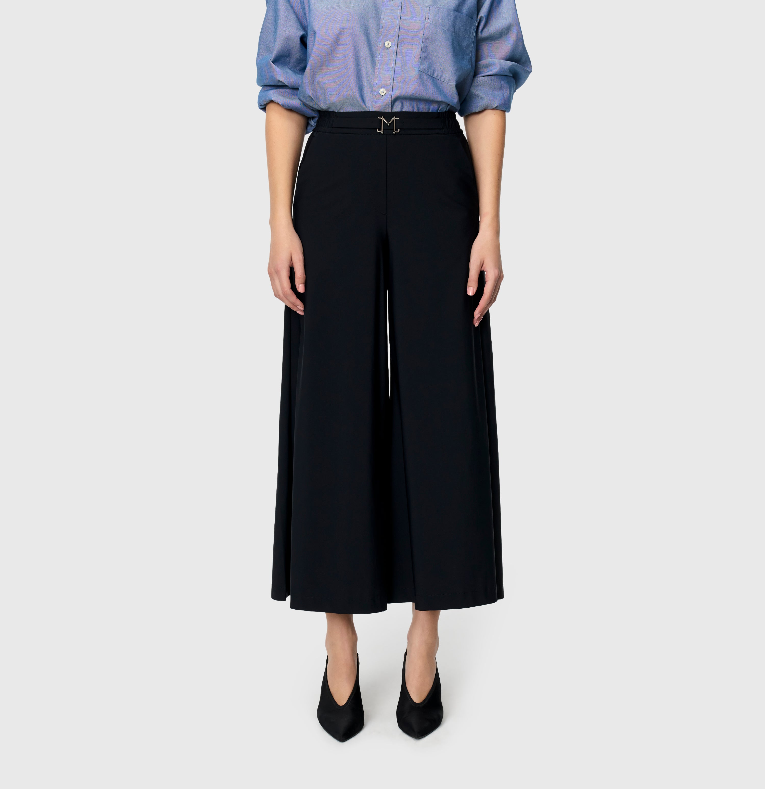 Extra wide jump-in trousers with belt detail. | PIA | black | Front view of model