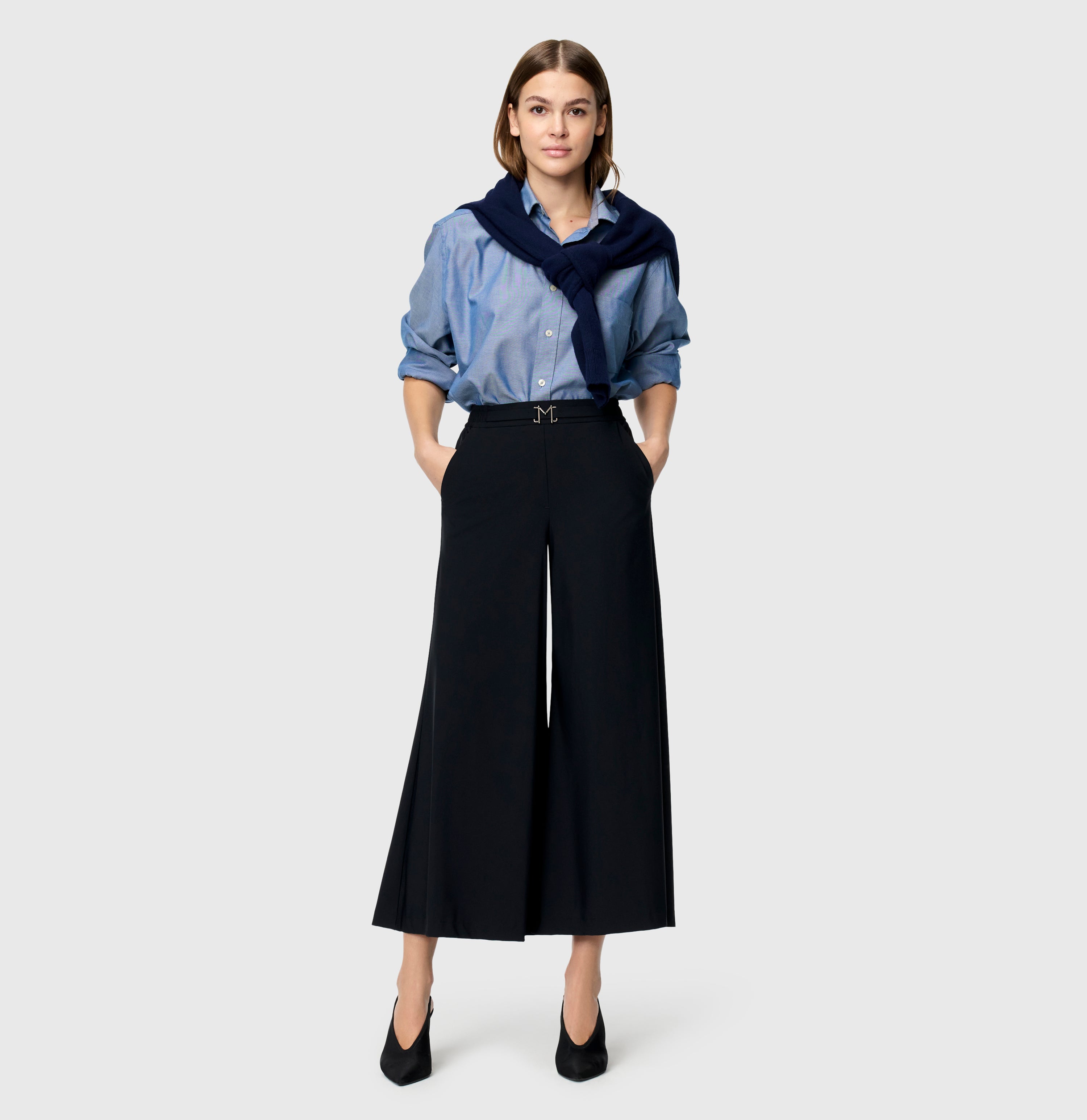 Extra wide jump-in trousers with belt detail. | PIA | black | Full-body of model