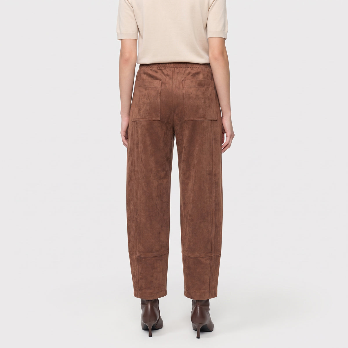 Relaxed trousers with a velour look. | TILDA worker | bison brown | Back view of model