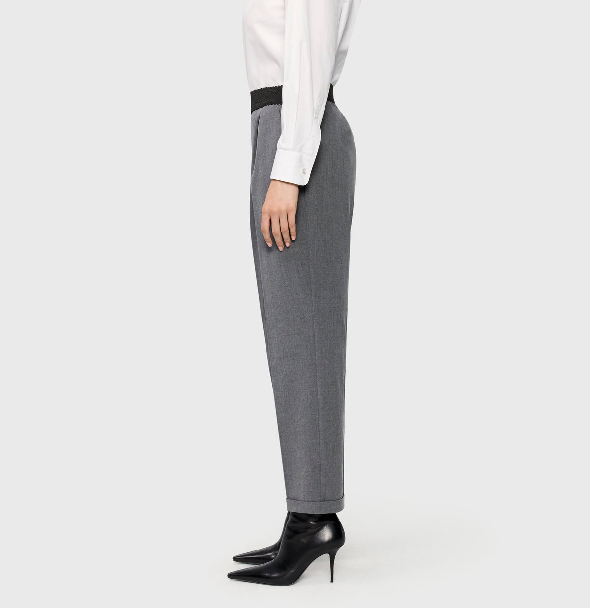 Chino in a light flannel material. | CHINO SMART | flannel melange | Side view of model