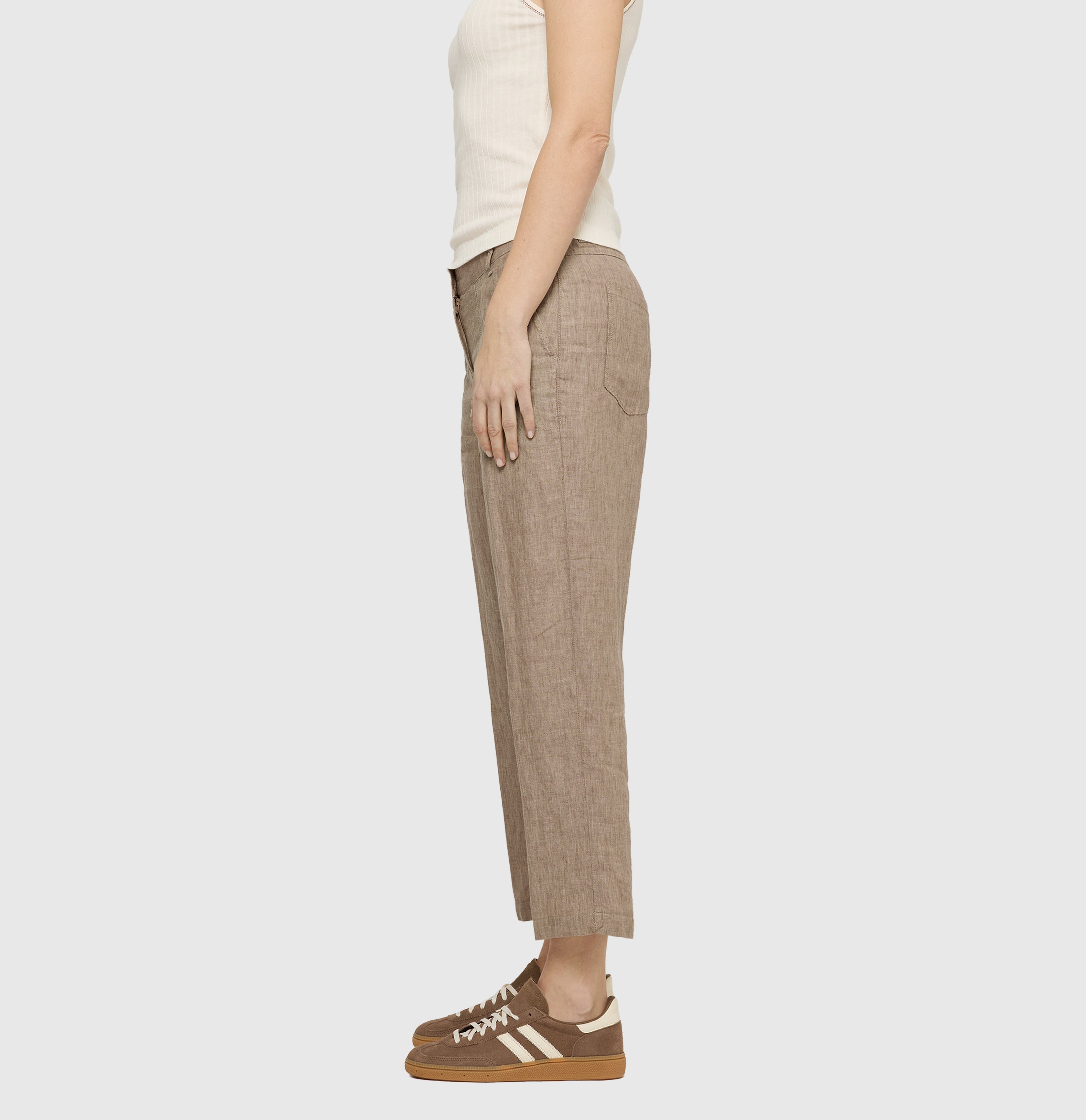 Light culotte made of pure linen. | NORA cropped | sanddrift melange | Side view of model