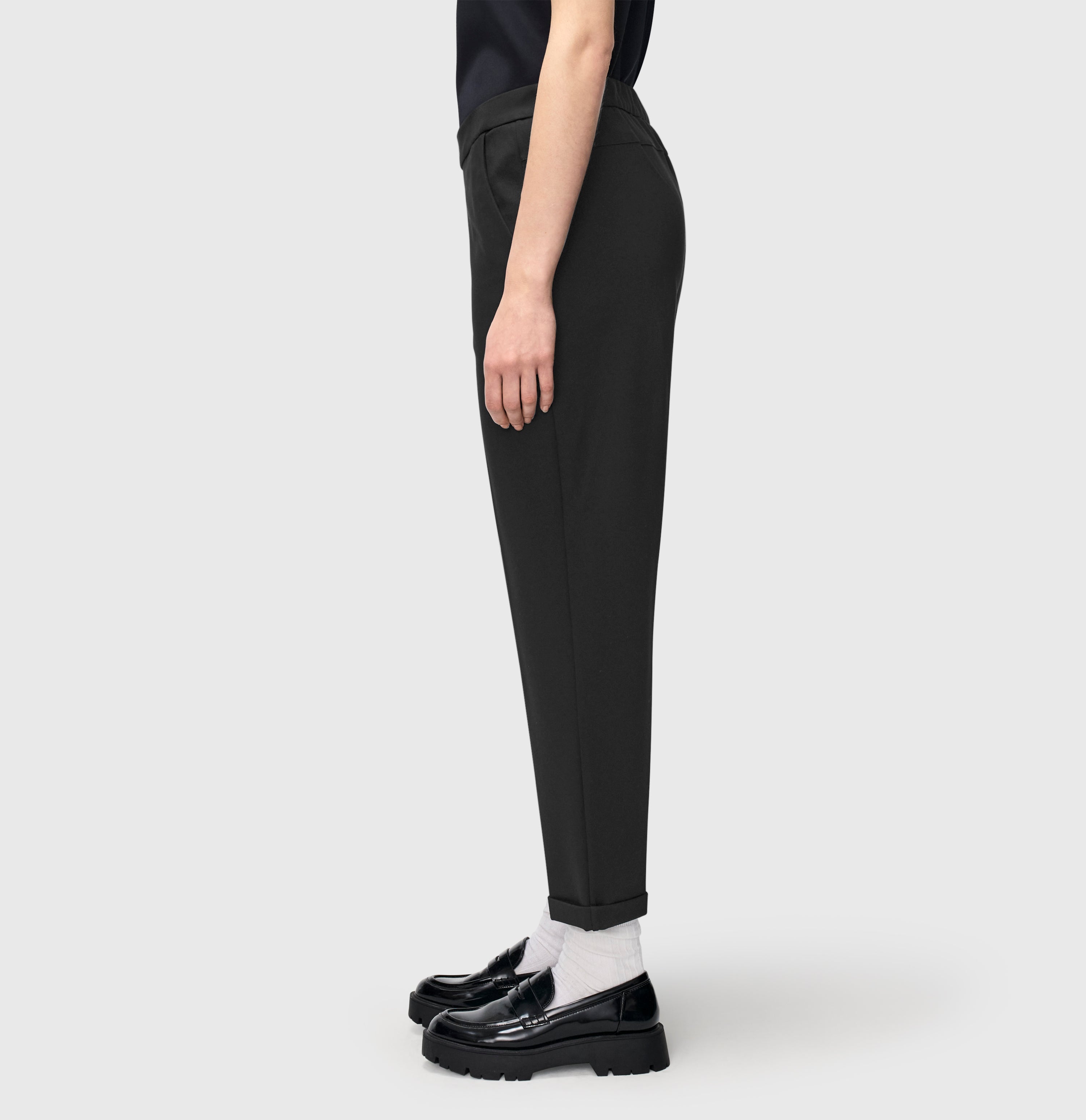 Slim, relaxed trousers made of light jersey. | CAMI | black | Detailed view 2 of model