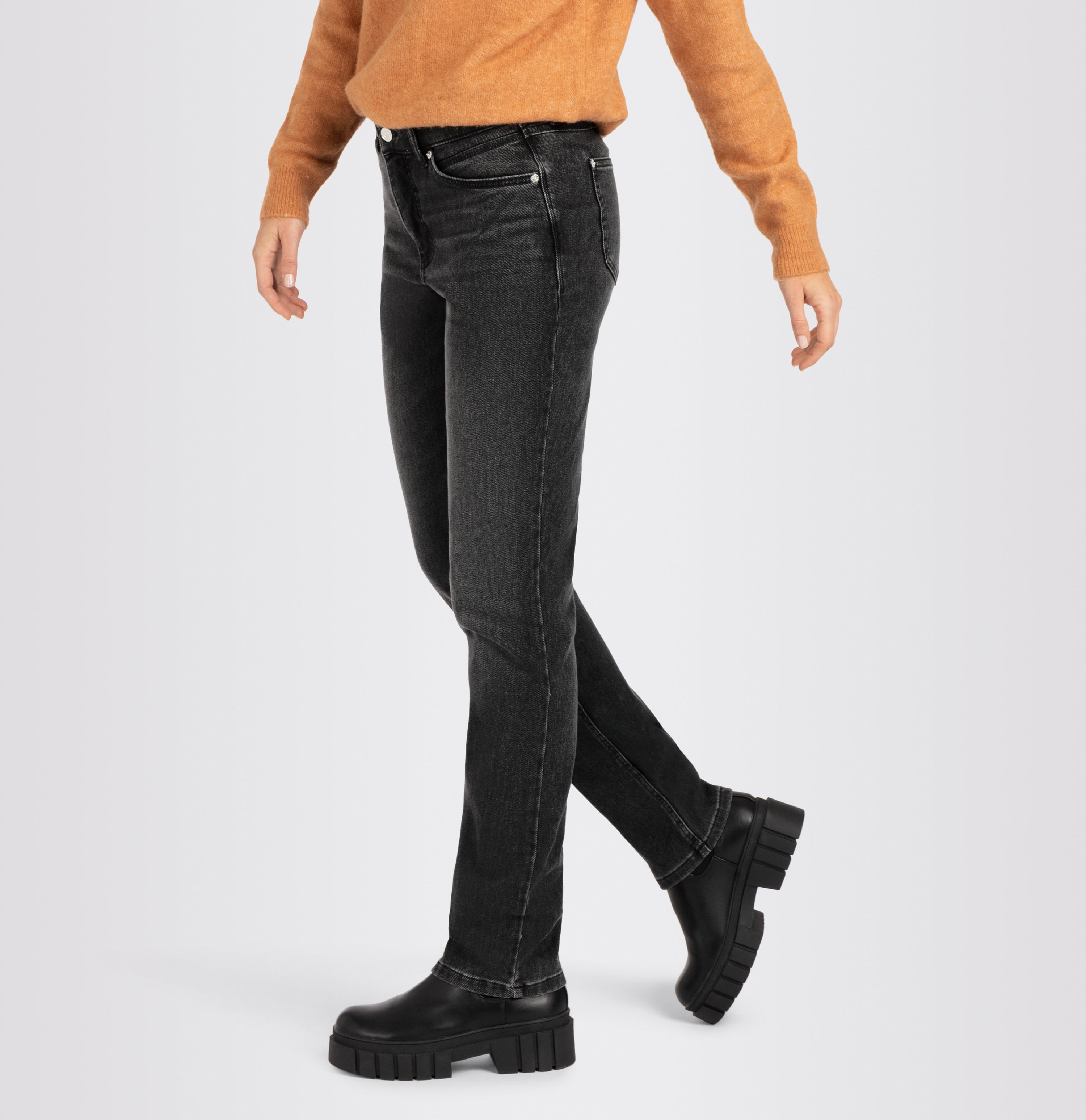 Straight jeans in a cosy viscose blend. | MELANIE | grey basic | Detailed view 2 of model