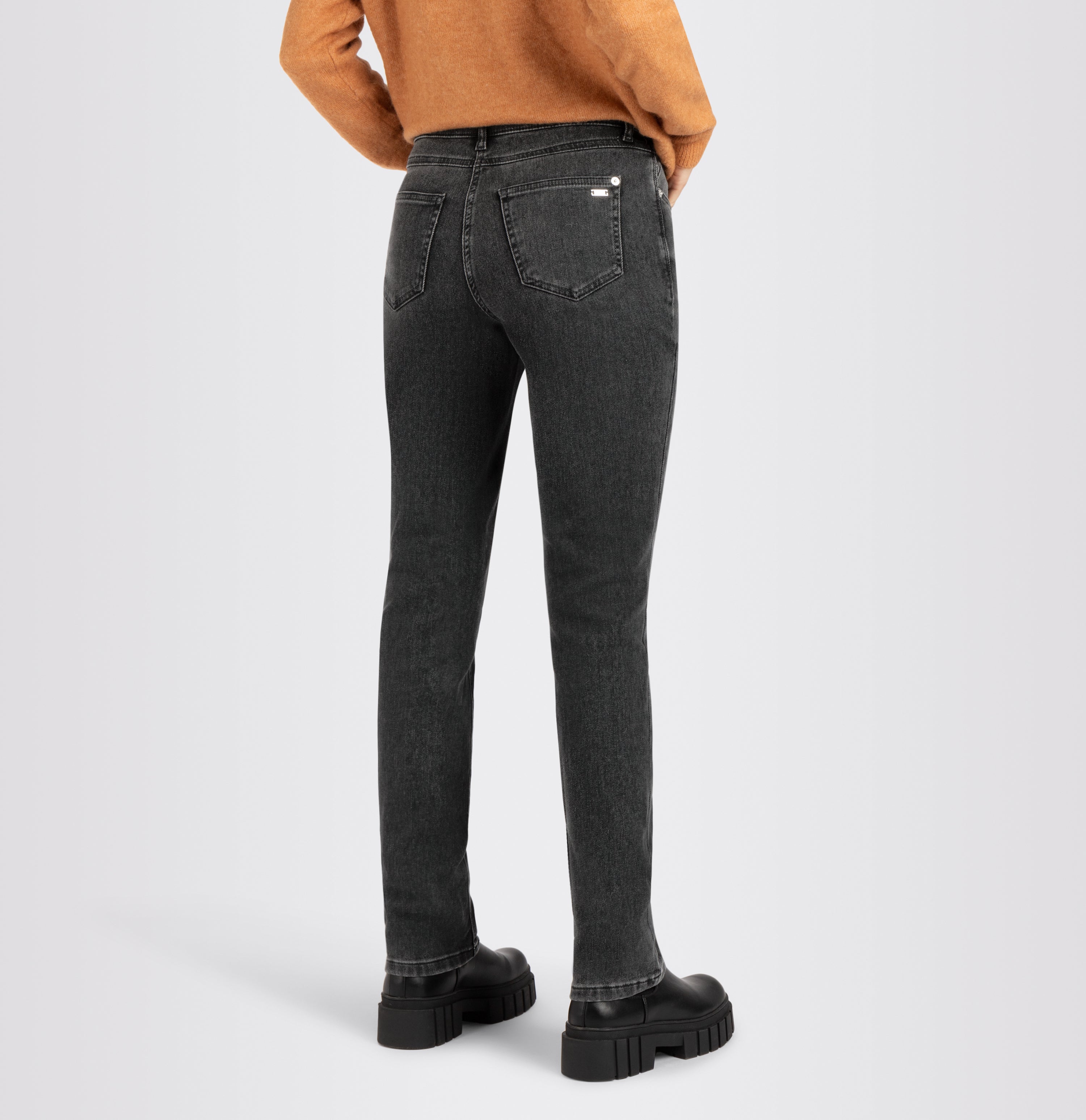 Straight jeans in a cosy viscose blend. | MELANIE | grey basic | Detailed view 3 of model