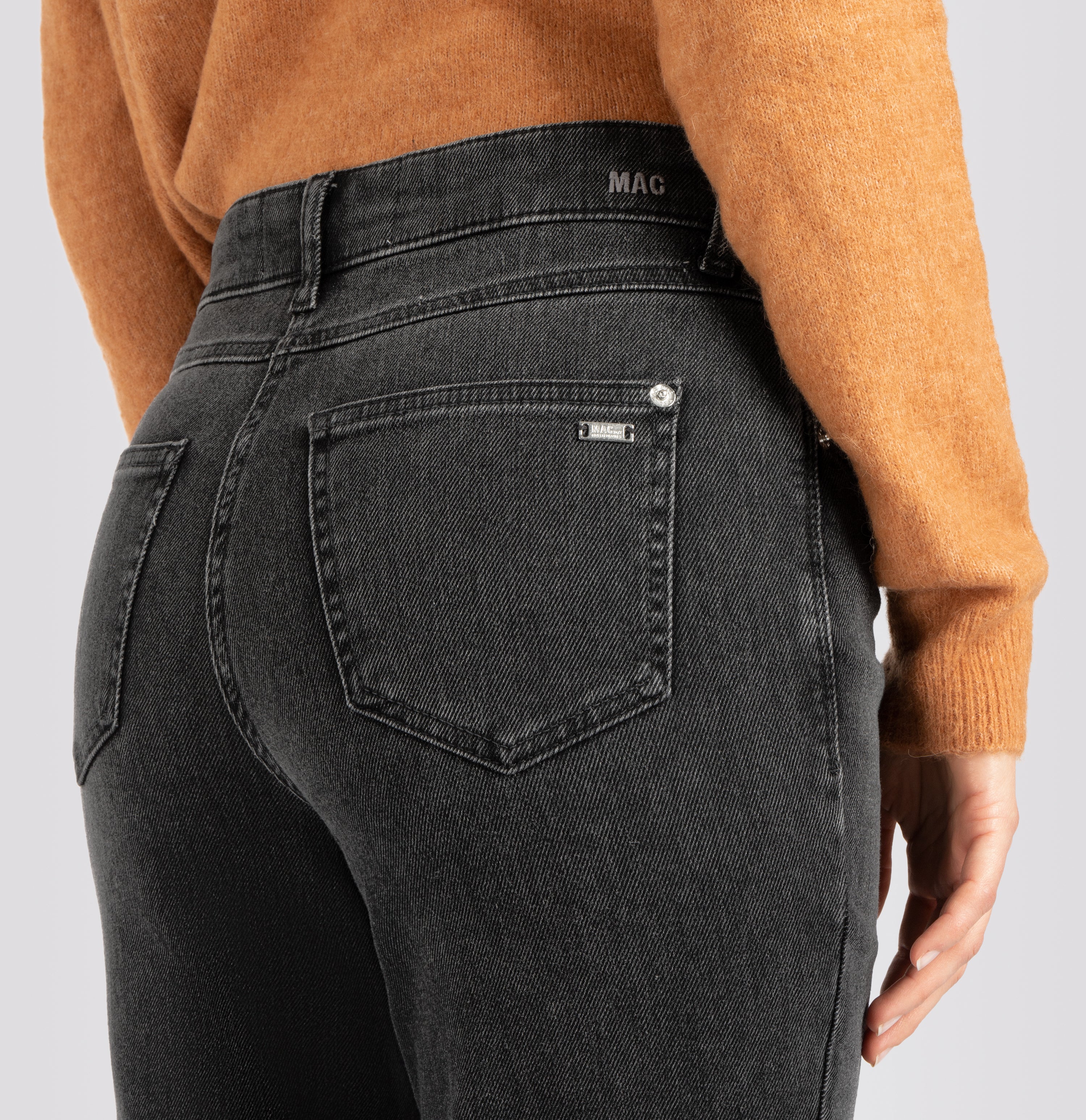 Straight jeans in a cosy viscose blend. | MELANIE | grey basic | Detailed view 4 of model