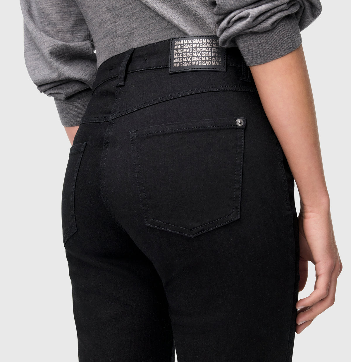 Figure-shaping boot cut jeans with an authentic look. | BOOT | black-black | Detailed view 3 of model