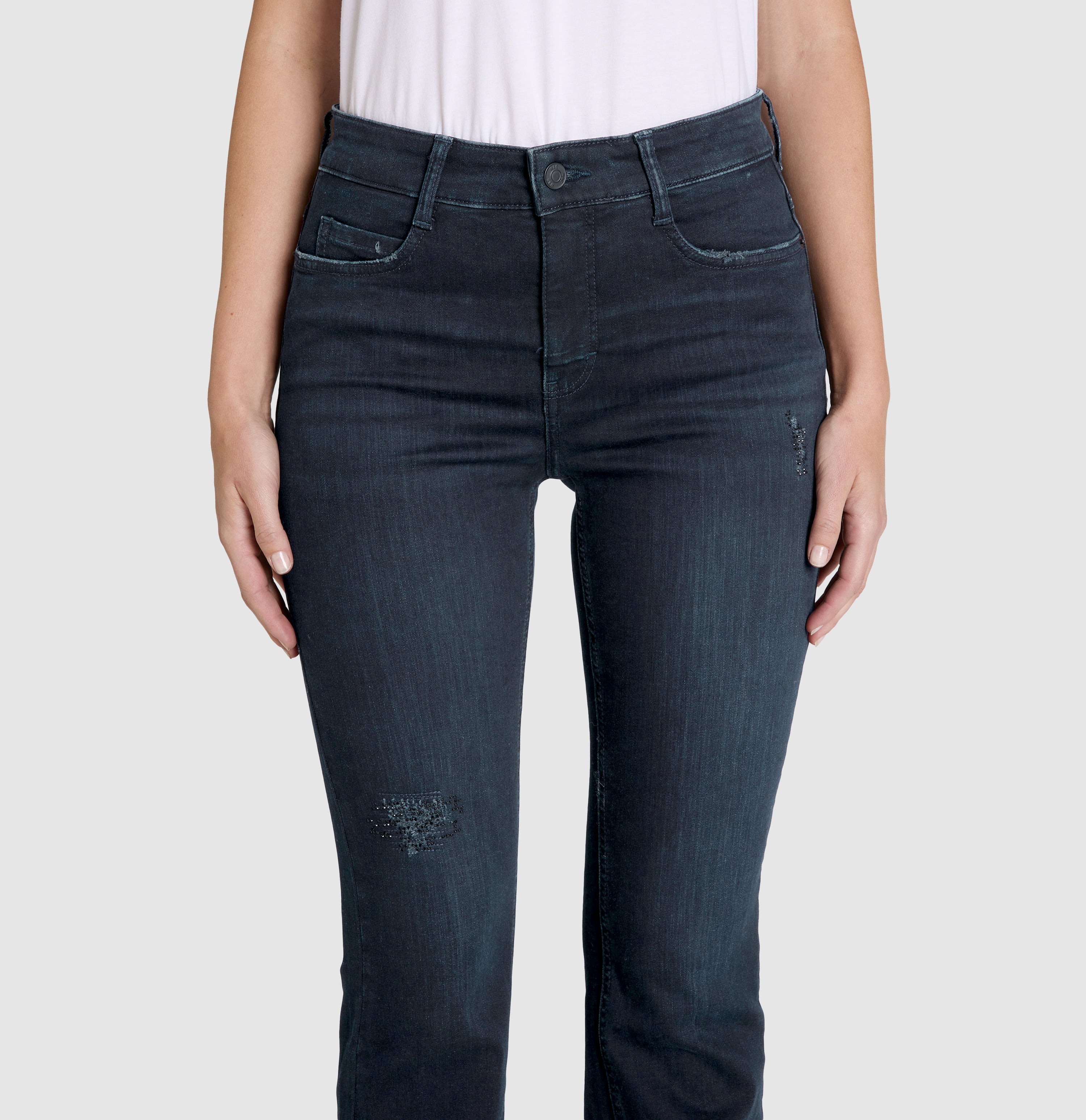 Flexible boot cut jeans with rhinestone details. | BOOT glam | destroyed deepblue | Detailed view 2 of model