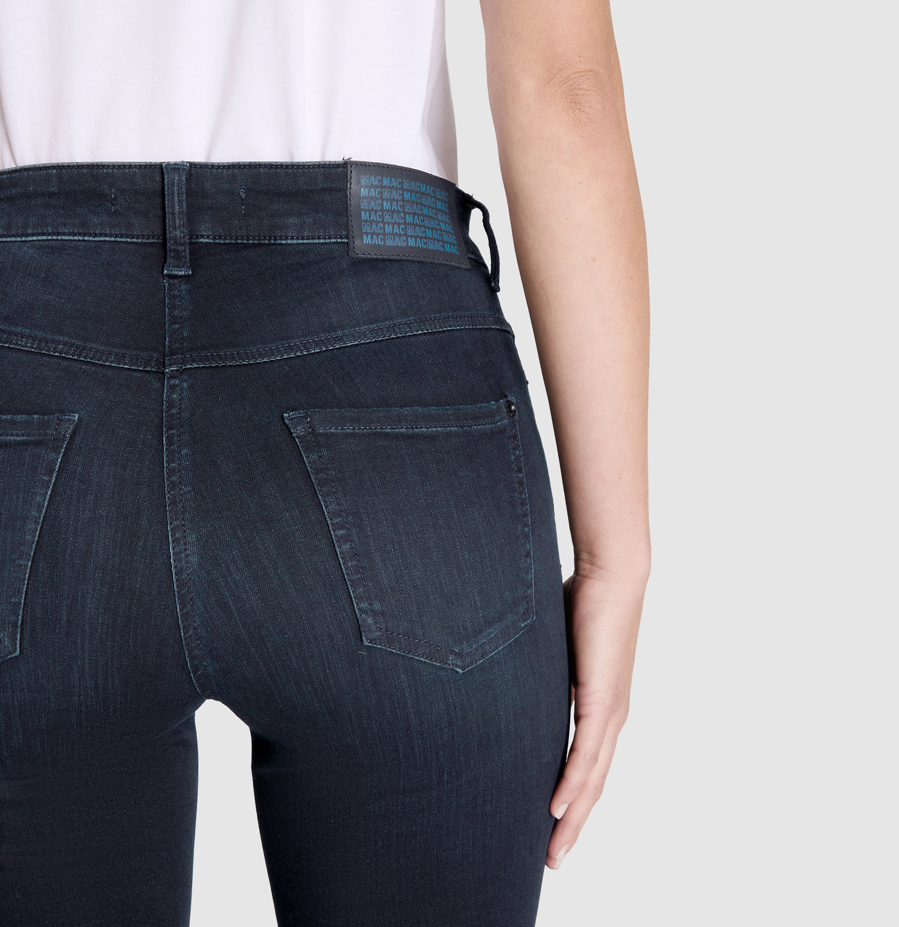 Flexible boot cut jeans with rhinestone details. | BOOT glam | destroyed deepblue | Detailed view 3 of model