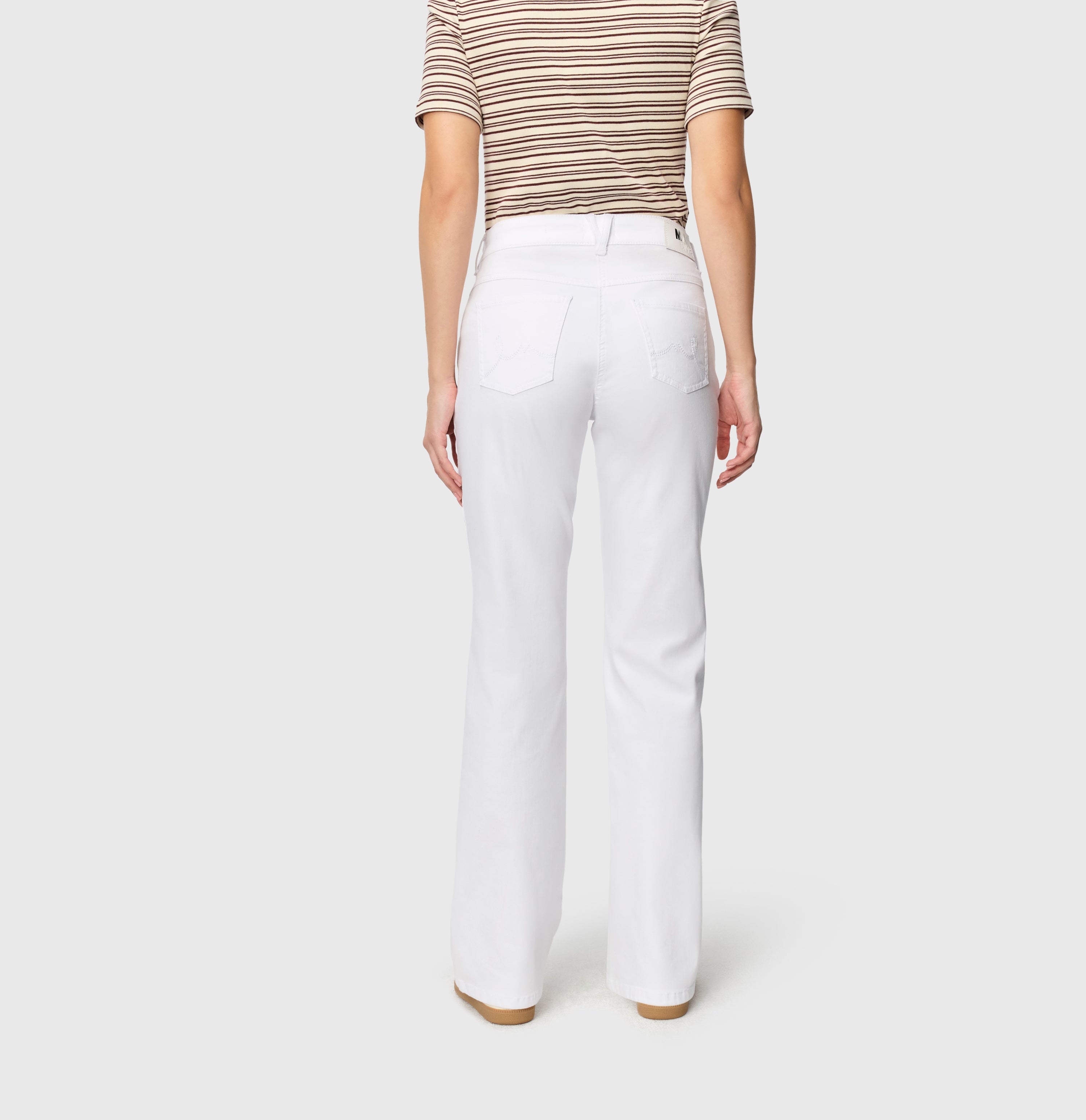Flared fit made from high-stretch gabardine. | LAURA | white | Back view of model