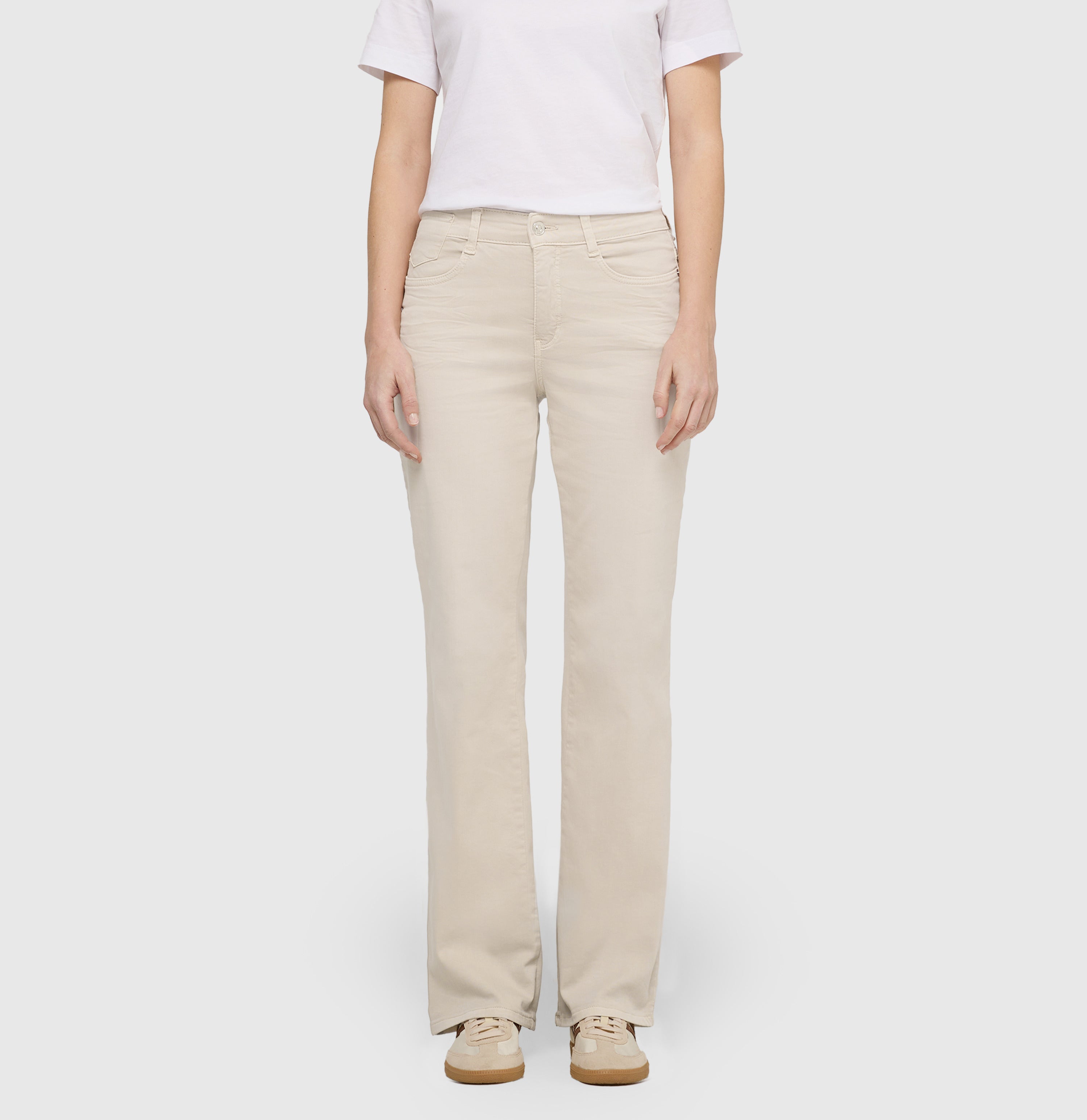 Flared fit made from high-stretch gabardine. | LAURA | ivory | Front view of model